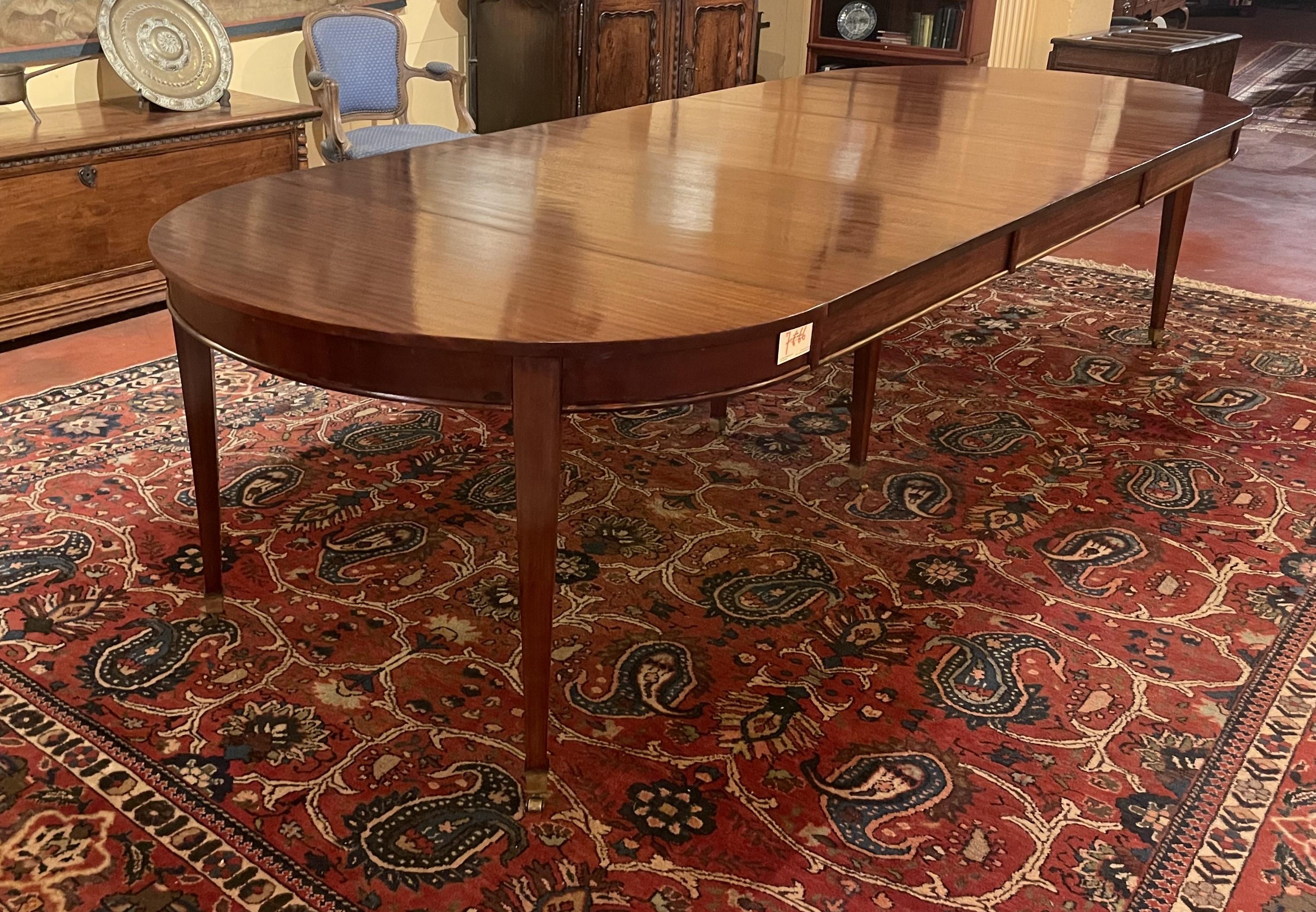 Louis XVI Mahogany Dining Table - 19th Century For Sale 2