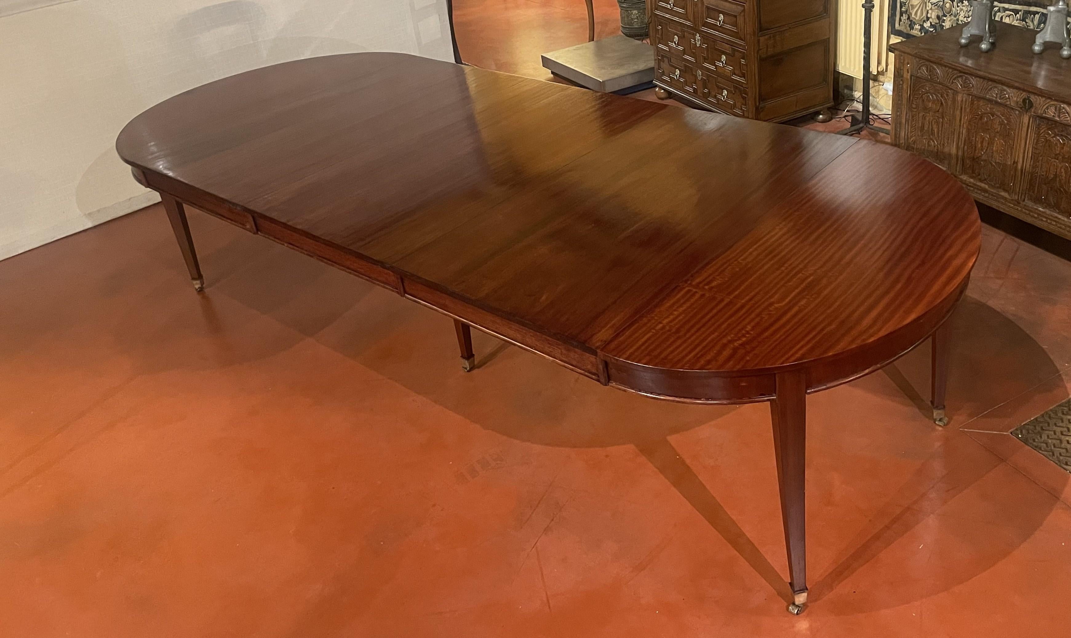 Louis XVI Mahogany Dining Table - 19th Century For Sale 3