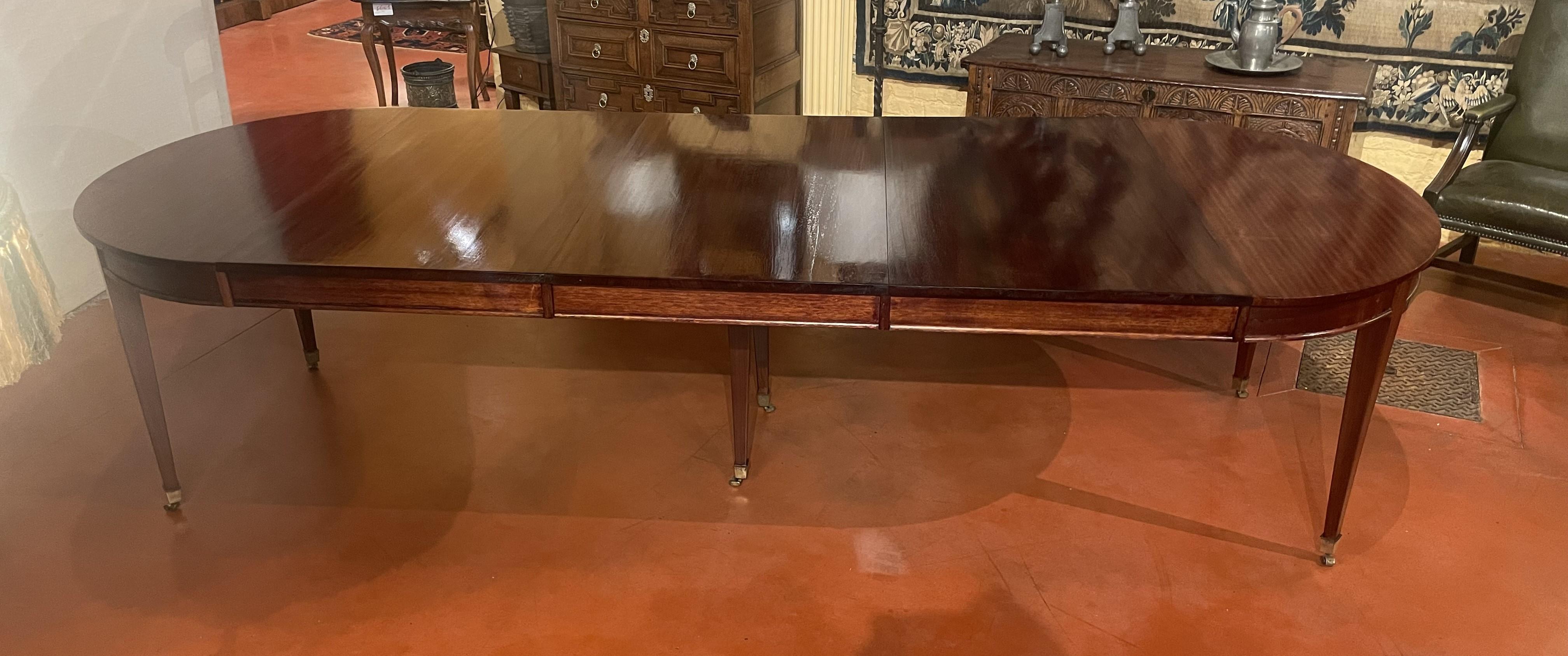 Louis XVI Mahogany Dining Table - 19th Century For Sale 4