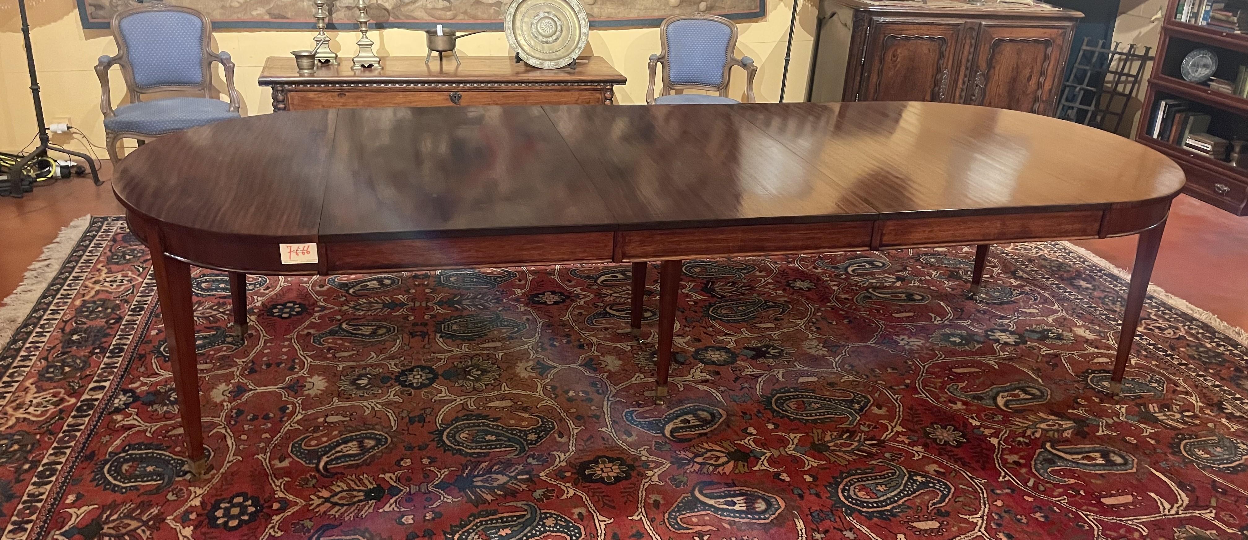 Louis XVI Mahogany Dining Table - 19th Century For Sale 4