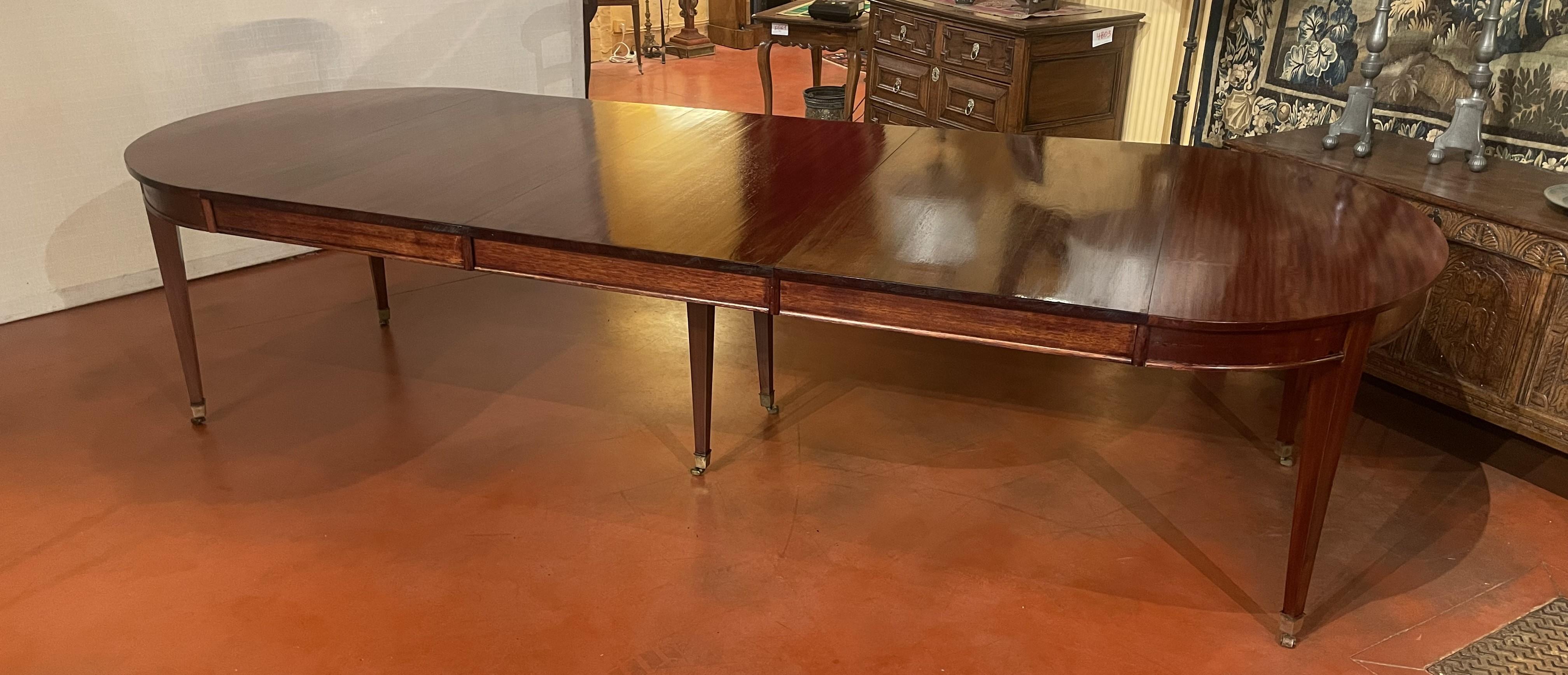 Louis XVI Mahogany Dining Table - 19th Century For Sale 5