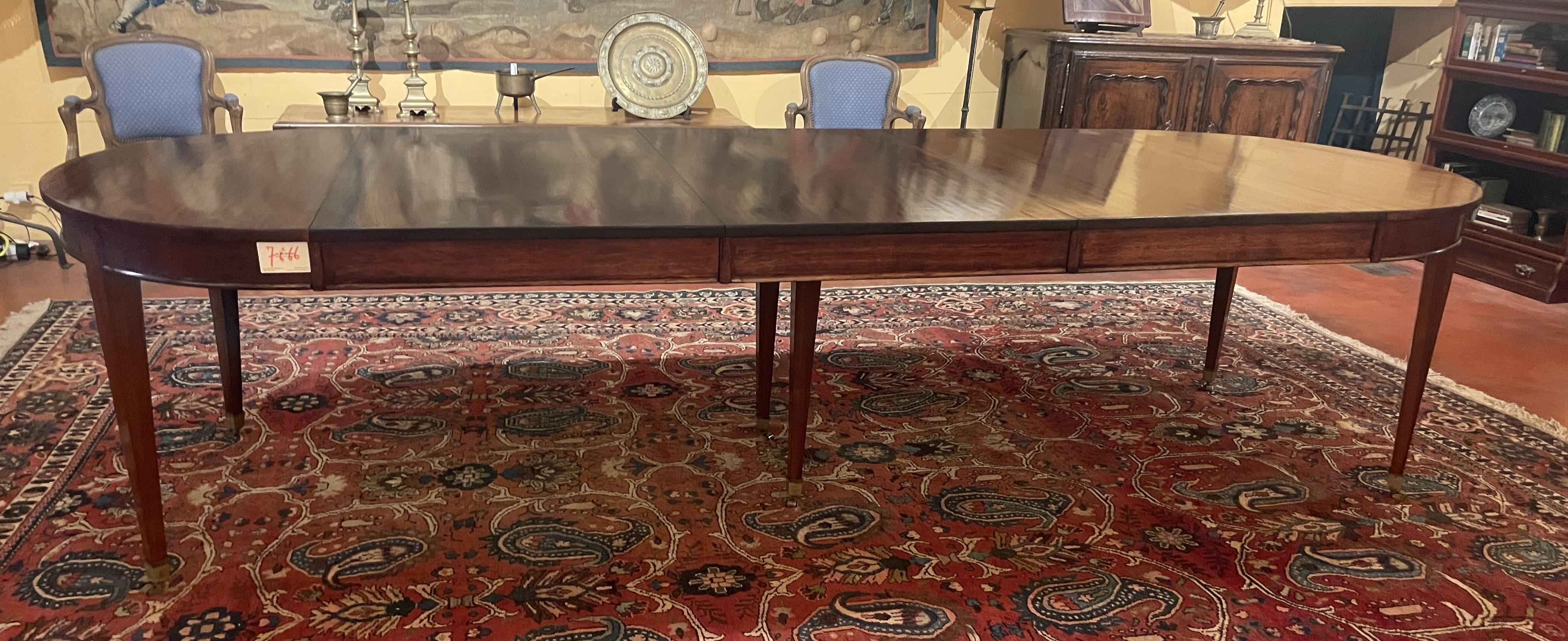 Louis XVI Mahogany Dining Table - 19th Century For Sale 5