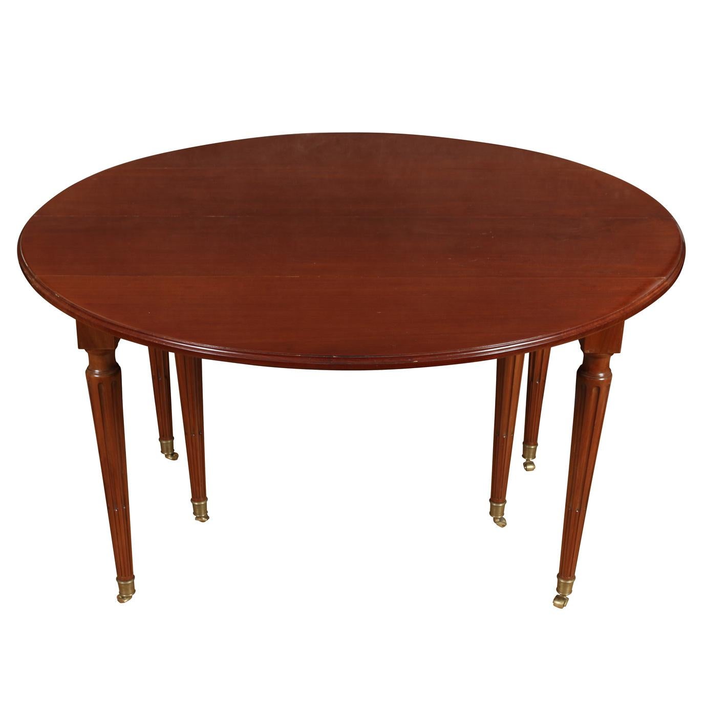 Louis XVI Mahogany Extension Table with Leaves In Good Condition For Sale In Locust Valley, NY