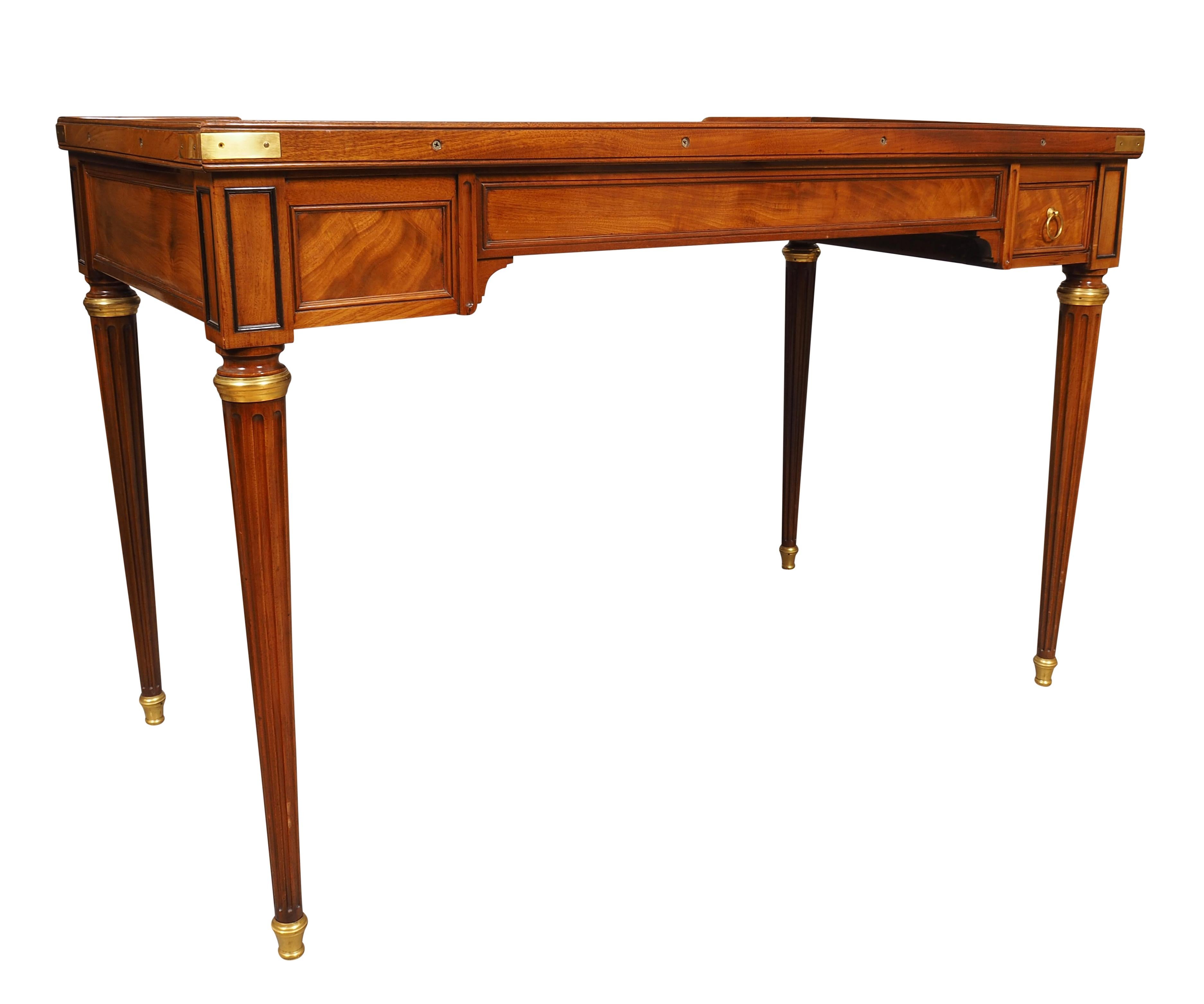 With a rectangular reversible top with tooled green leather opening to a backgammon board. Raised on circular tapered fluted legs with bronze sabots.
Drawer on each side for game pieces. Claude Charles Saunier has pieces in the collection of the