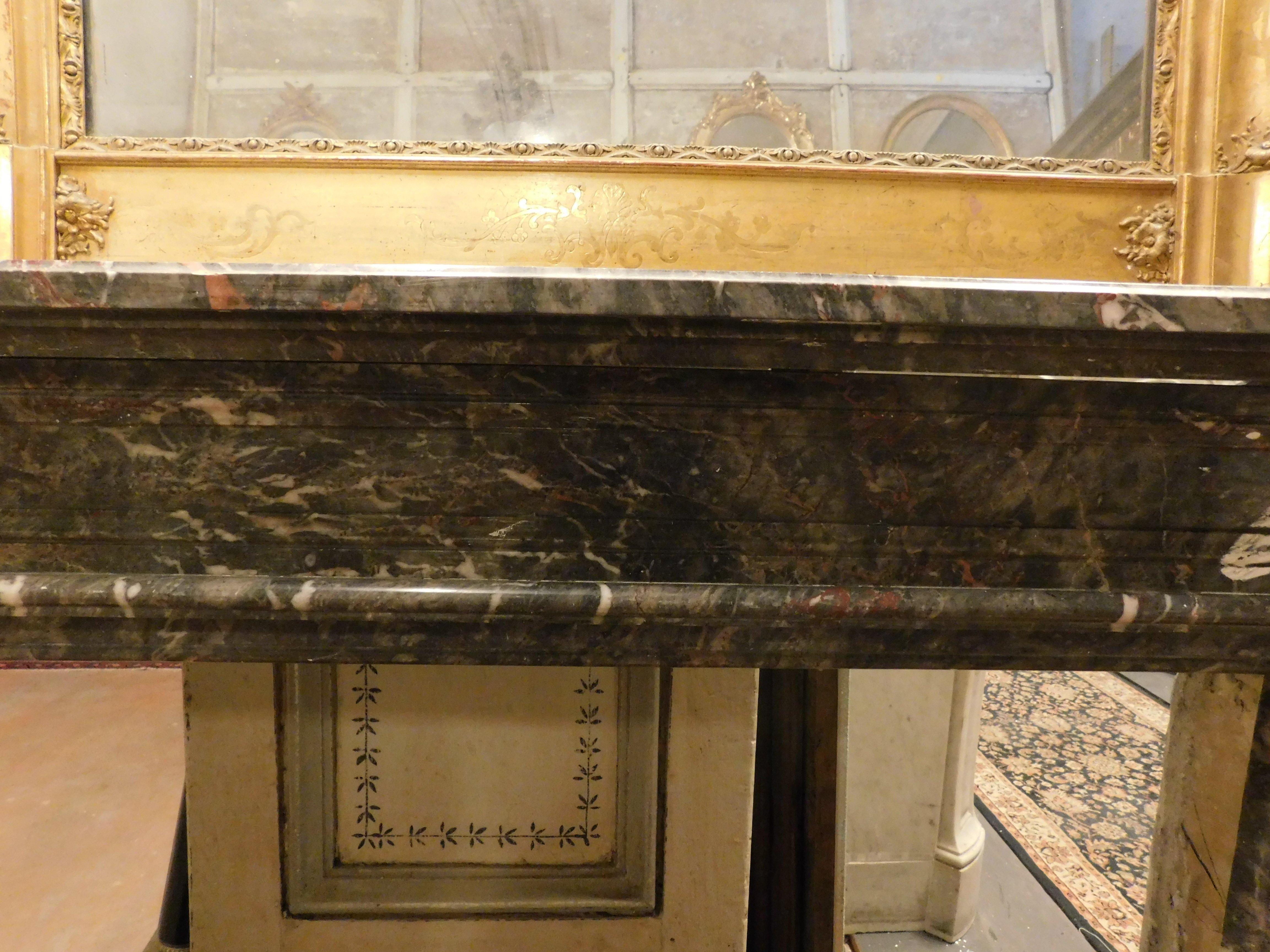 Louis XVI Mantel Fireplace, in Gray Veined Red Marble, 18th Century France In Good Condition In Cuneo, Italy (CN)