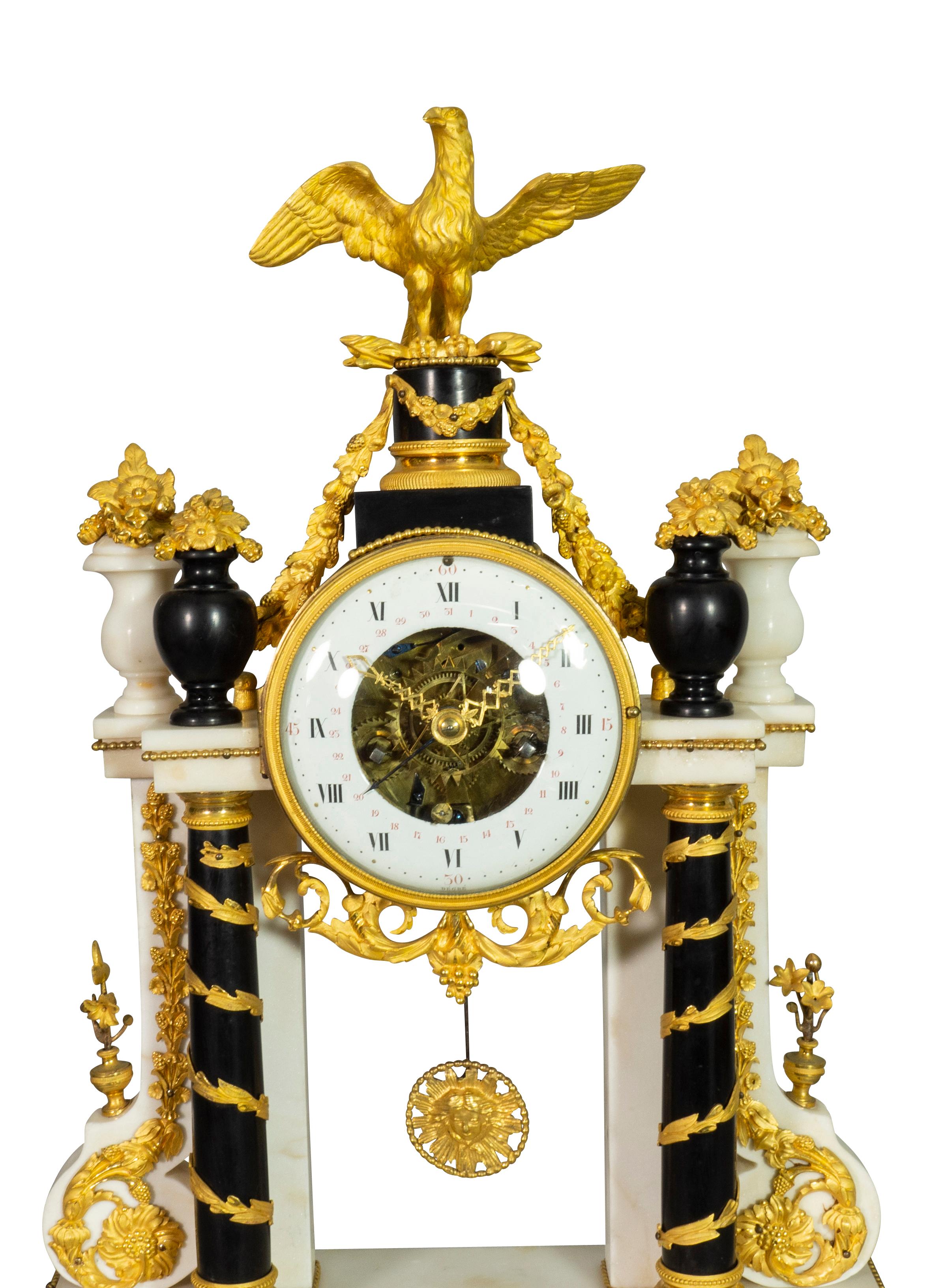 Horloge Portico de style Louis XVI en marbre et bronze doré en vente 4
