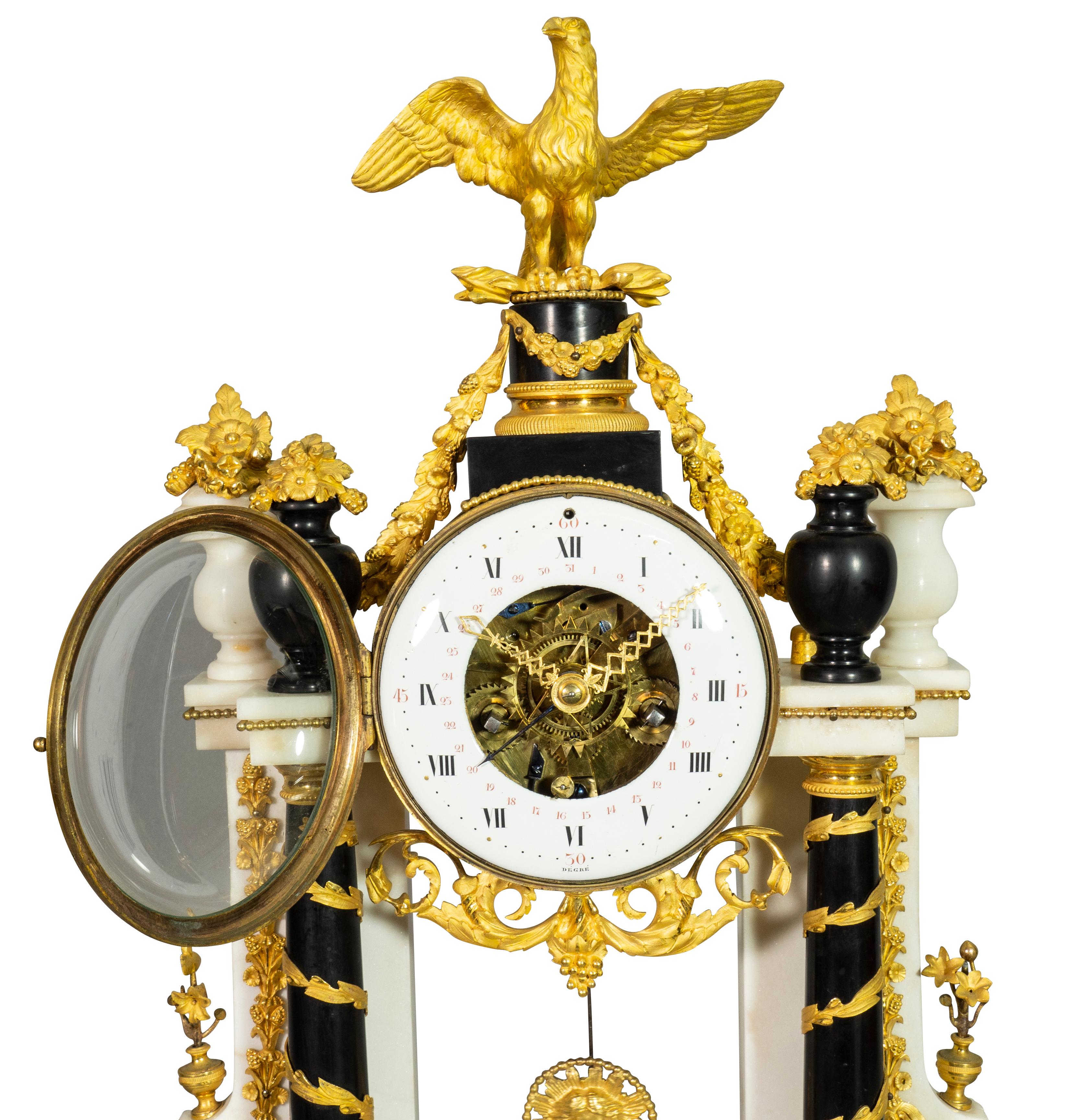 Portico-Uhr aus Marmor und Goldbronze, Louis XVI.-Stil im Angebot 5