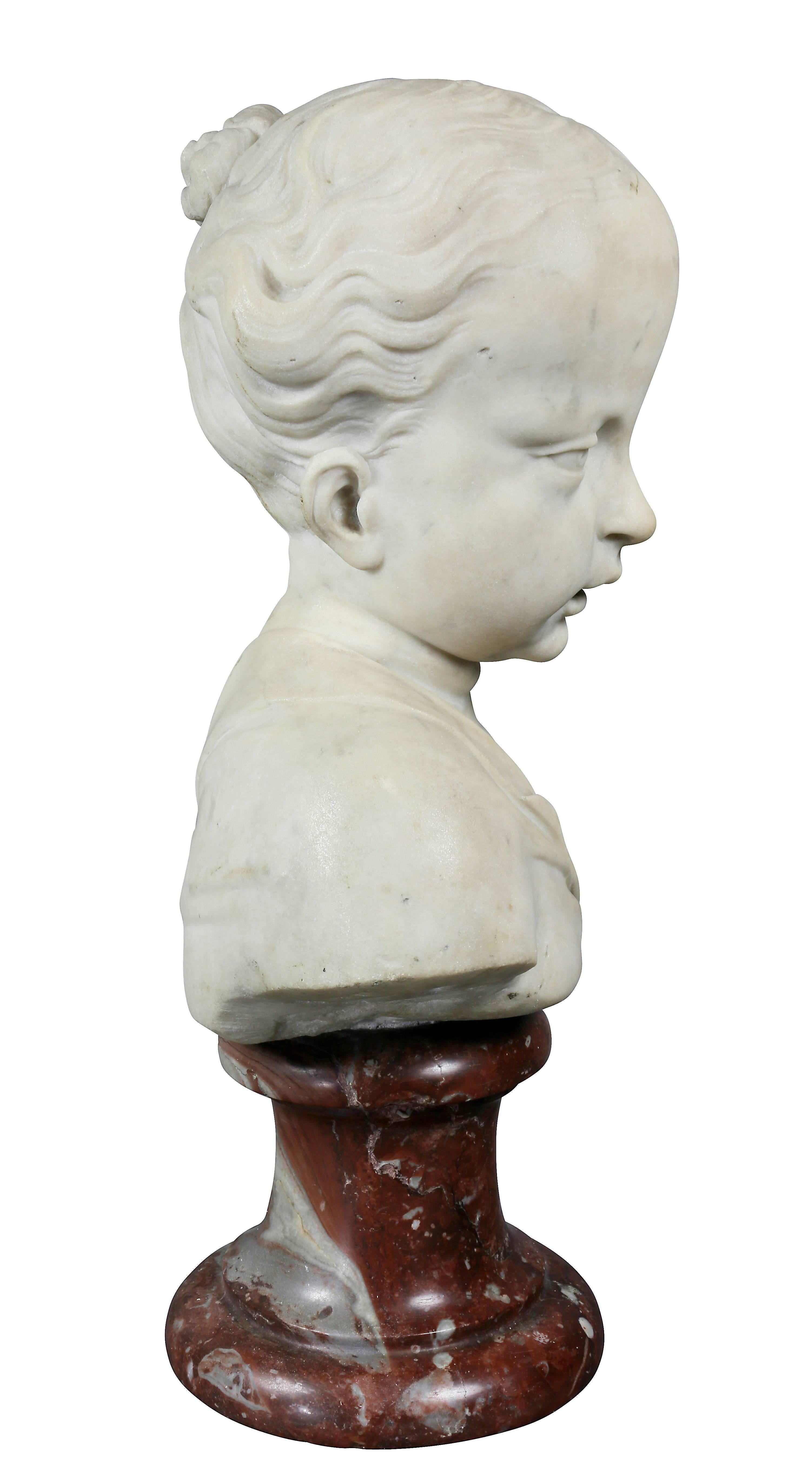 Français Buste d'un jeune garçon en marbre Louis XVI en vente