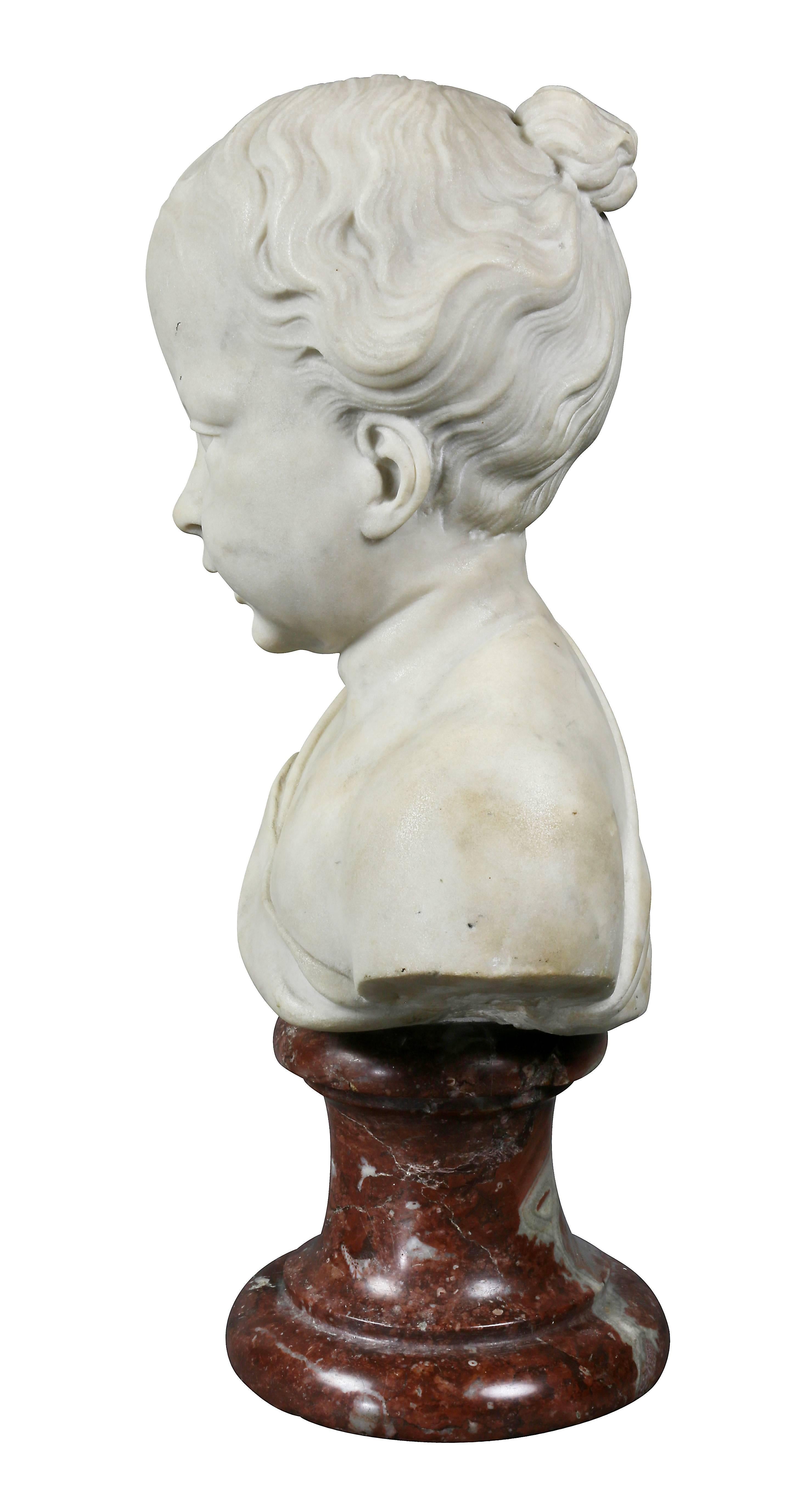 XVIIIe siècle Buste d'un jeune garçon en marbre Louis XVI en vente