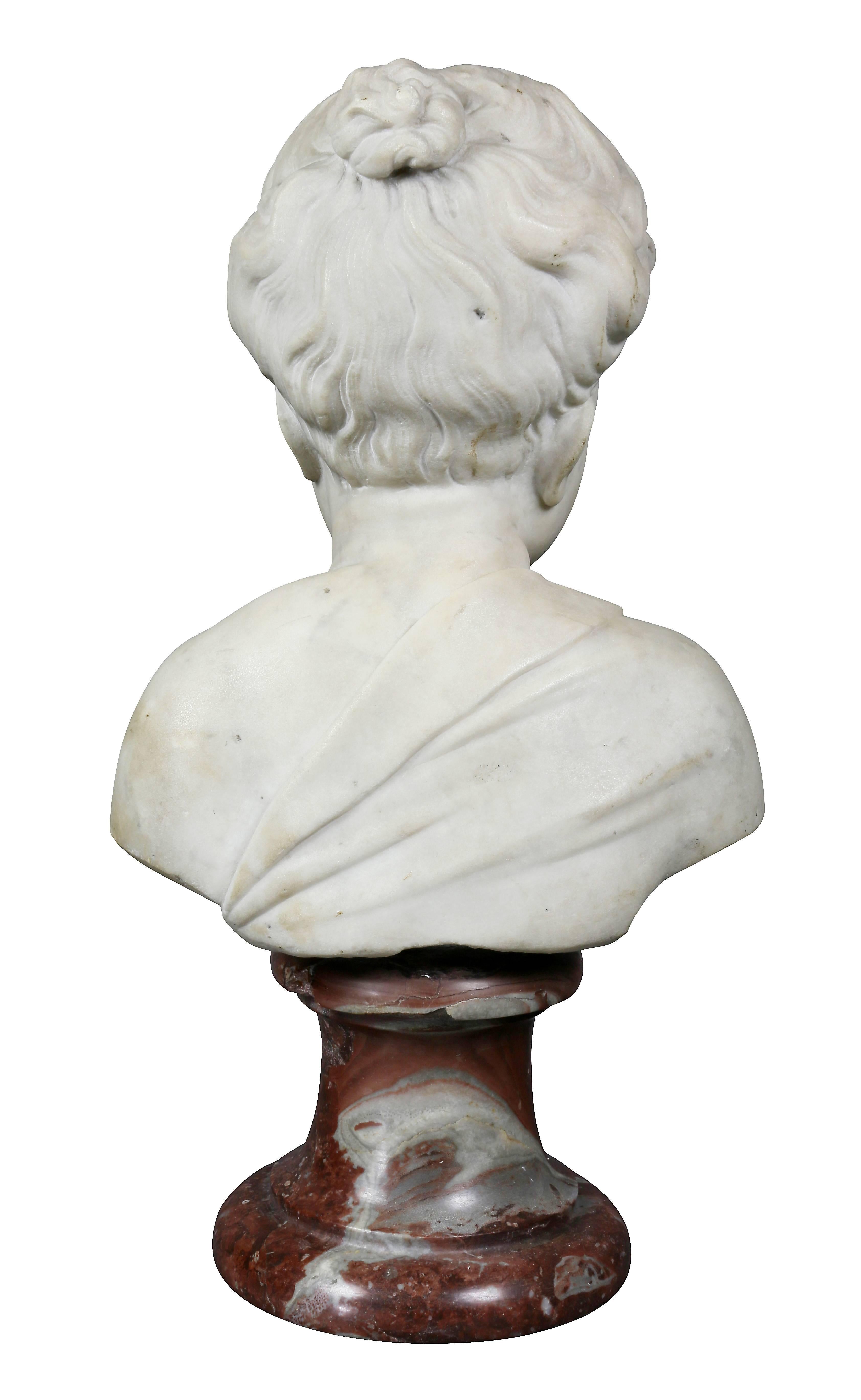 Autre Buste d'un jeune garçon en marbre Louis XVI en vente