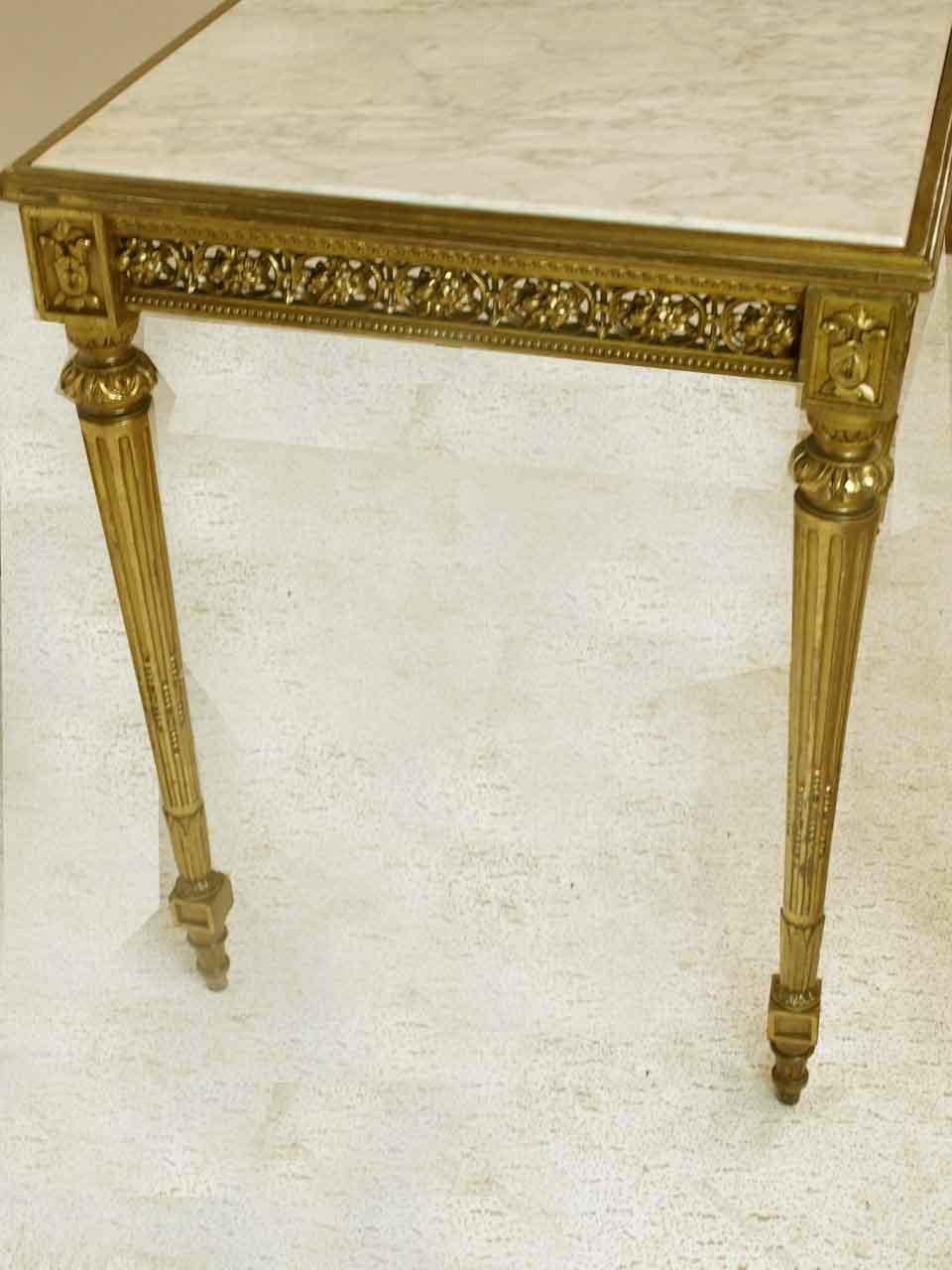 Table centrale Louis XVI à plateau en marbre en vente 6
