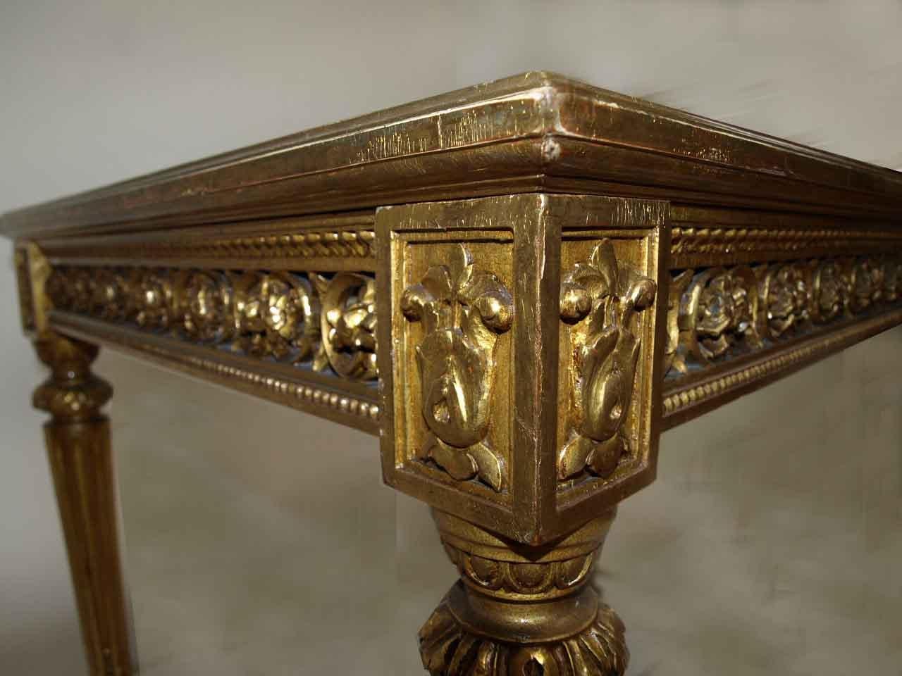Table centrale Louis XVI à plateau en marbre en vente 1