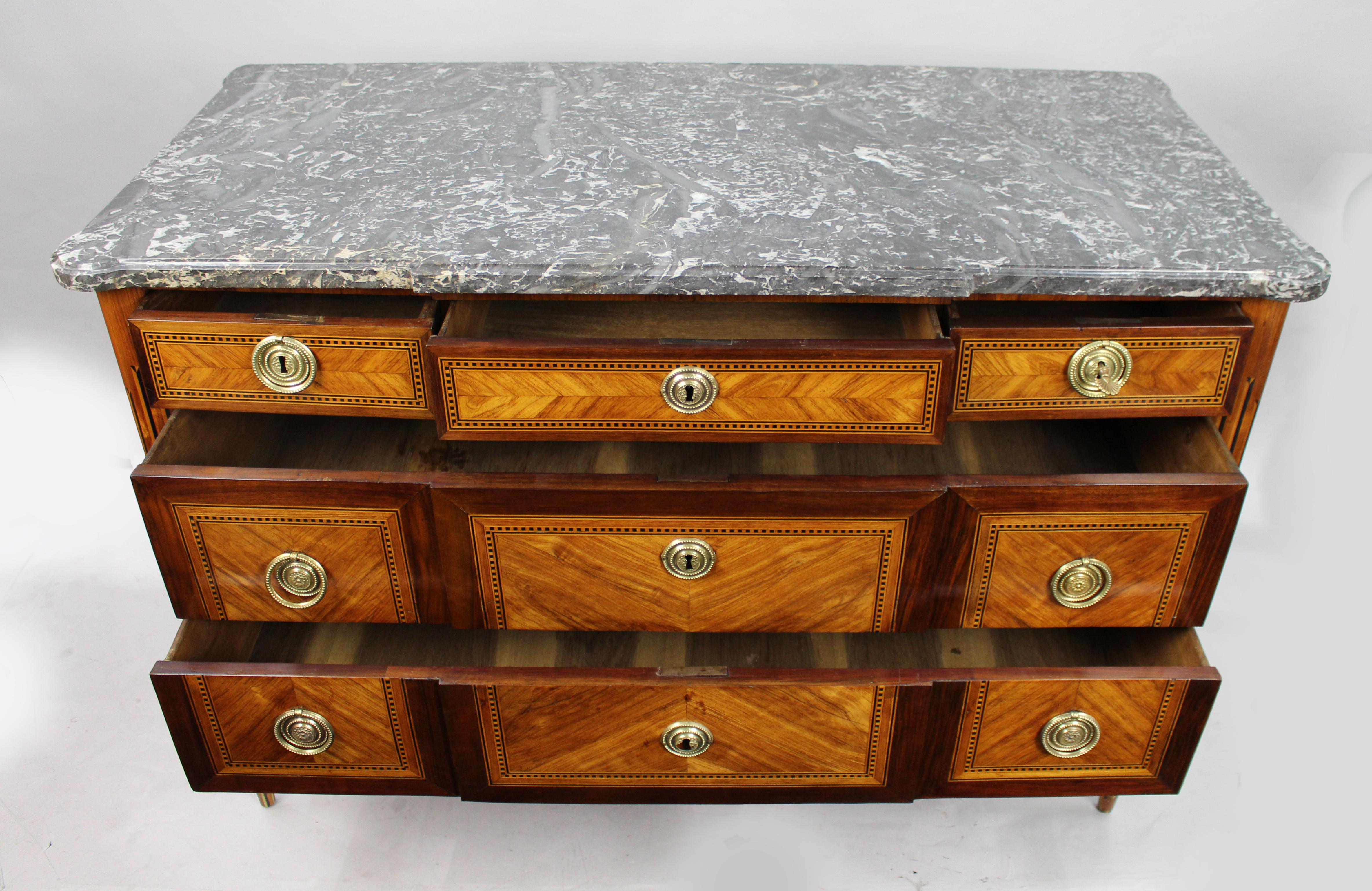 Commode Louis XVI en marbre en vente 5
