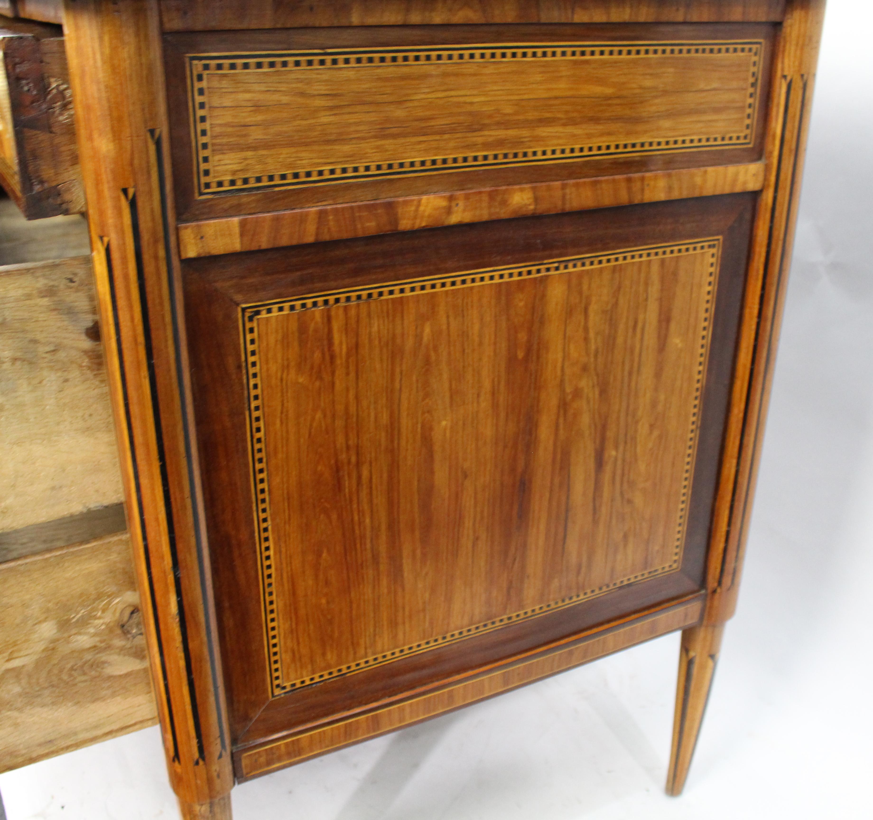 Commode Louis XVI en marbre en vente 6
