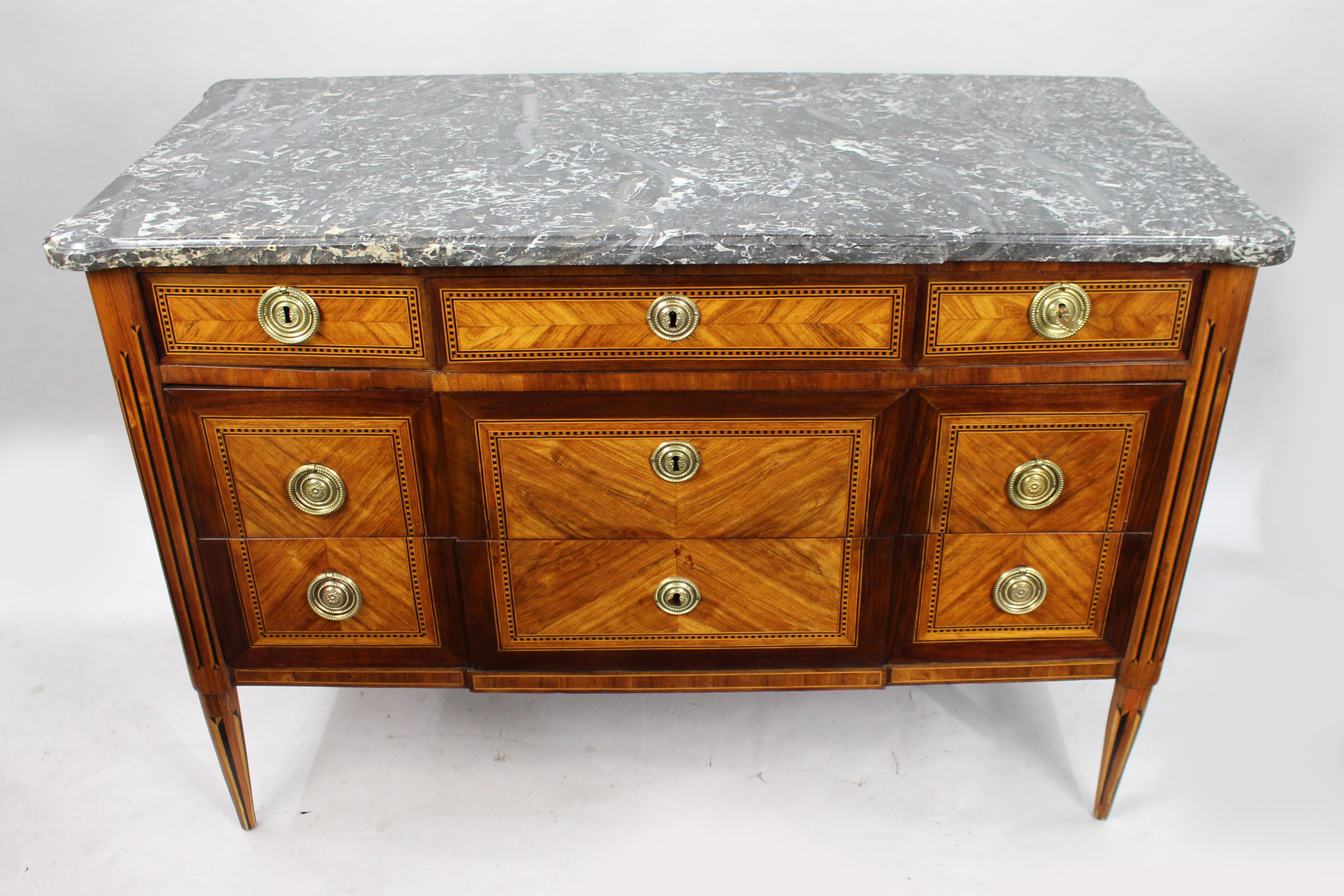 Français Commode Louis XVI en marbre en vente