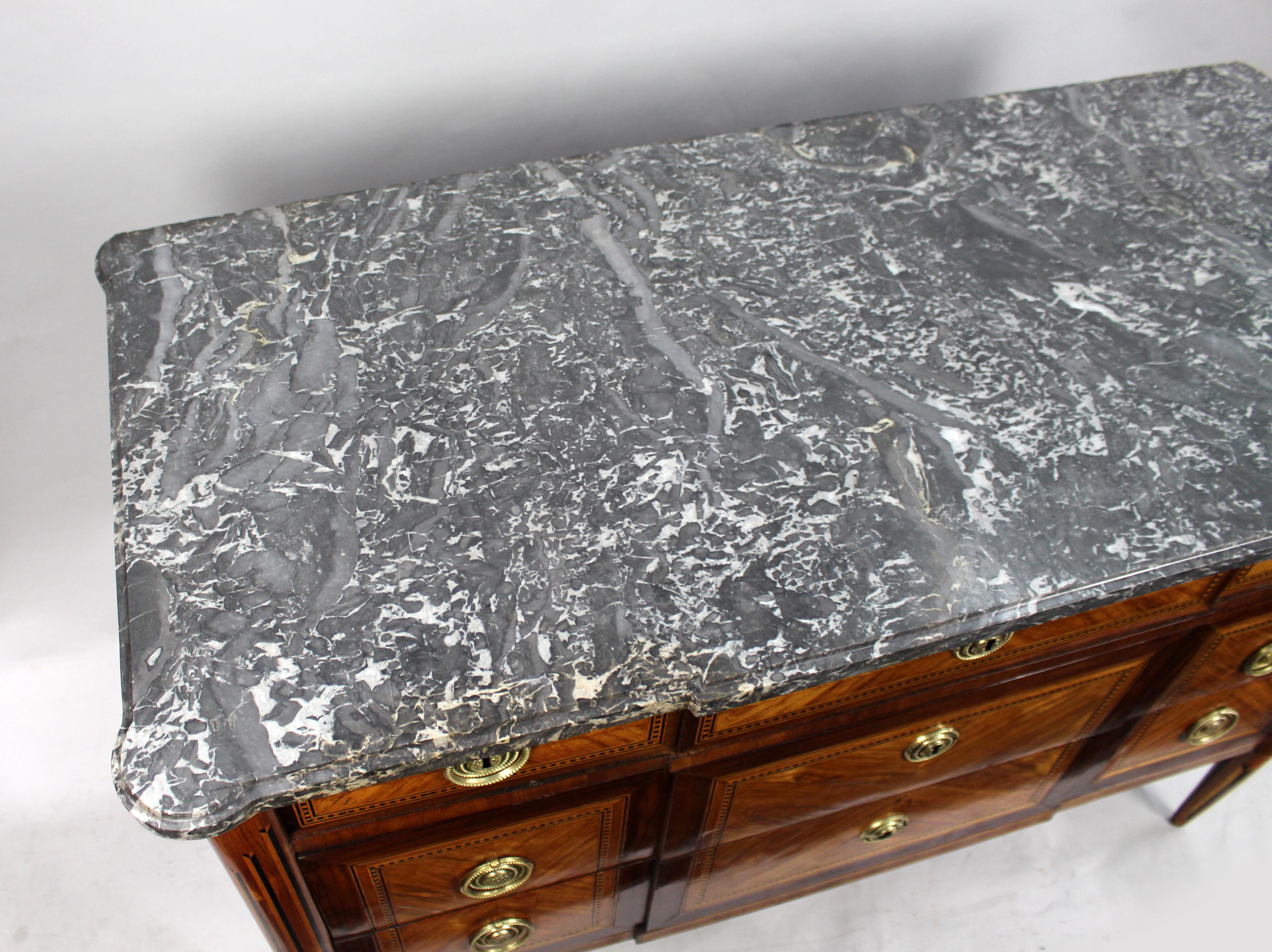 XVIIIe siècle Commode Louis XVI en marbre en vente
