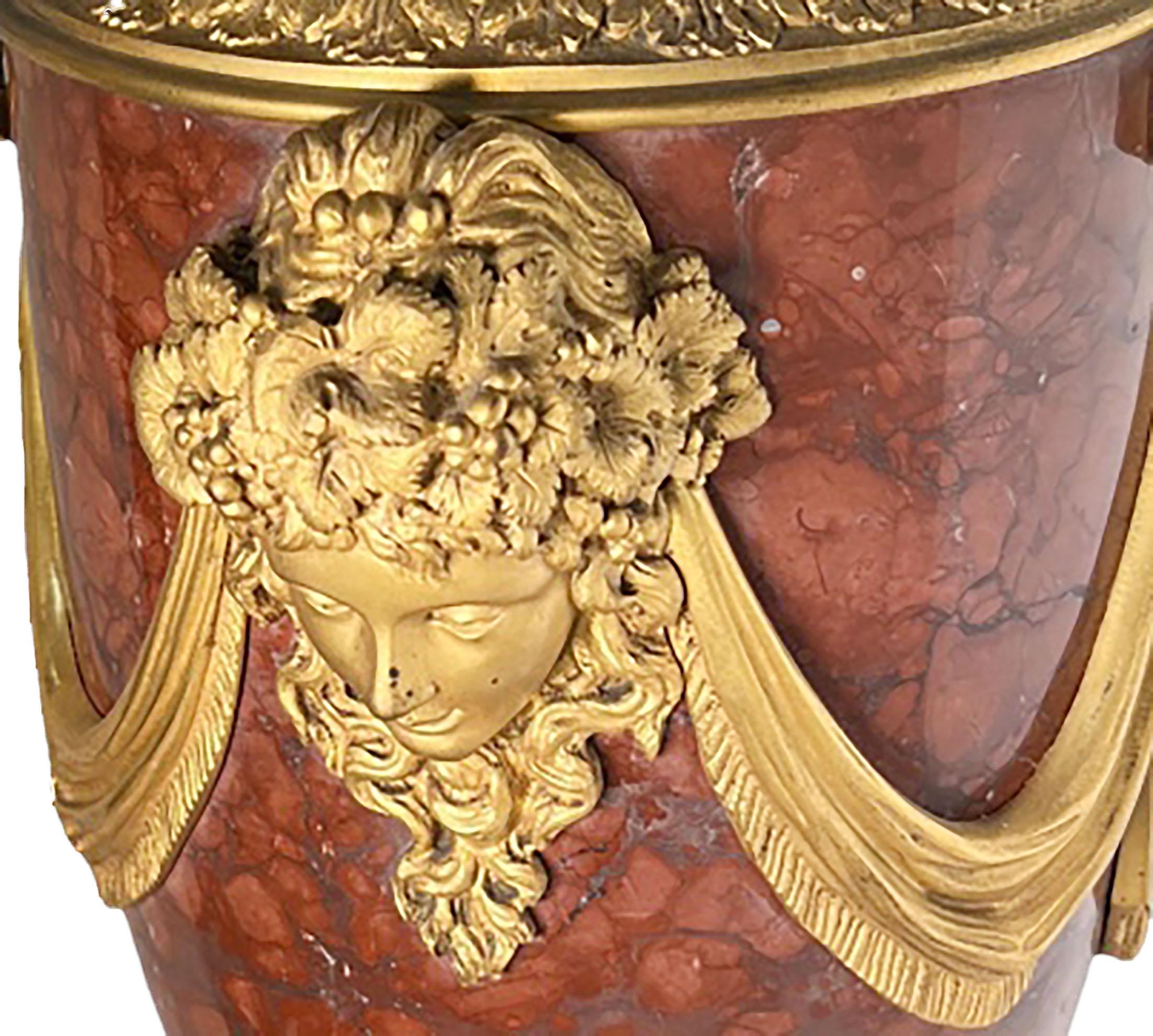 Louis XVI.-Marmorvasen als Lampen (Französisch) im Angebot