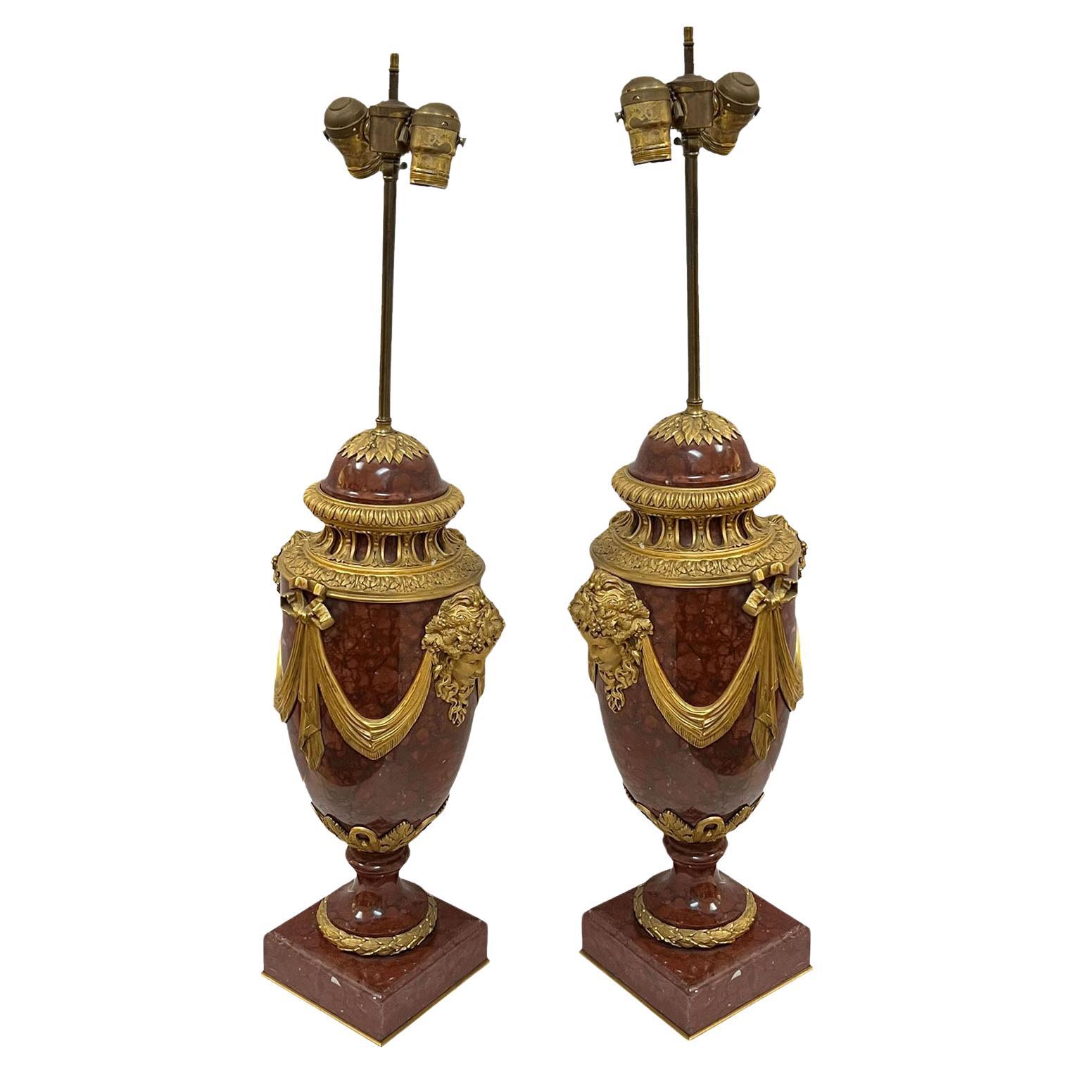 Louis XVI.-Marmorvasen als Lampen im Angebot