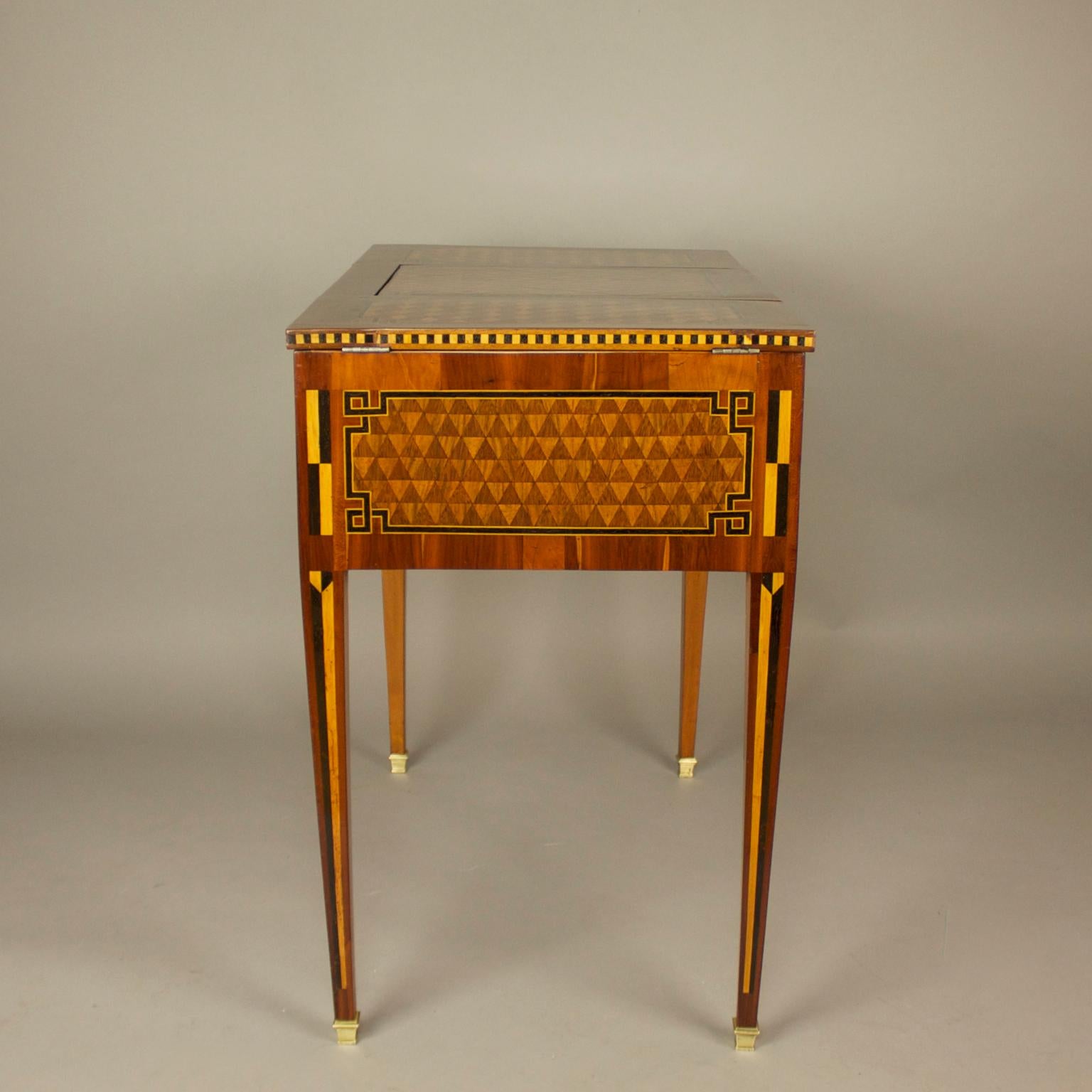 18th Century Louis XVI Geometrical Marquetry Dressing Table or 'Perruquiere' 3