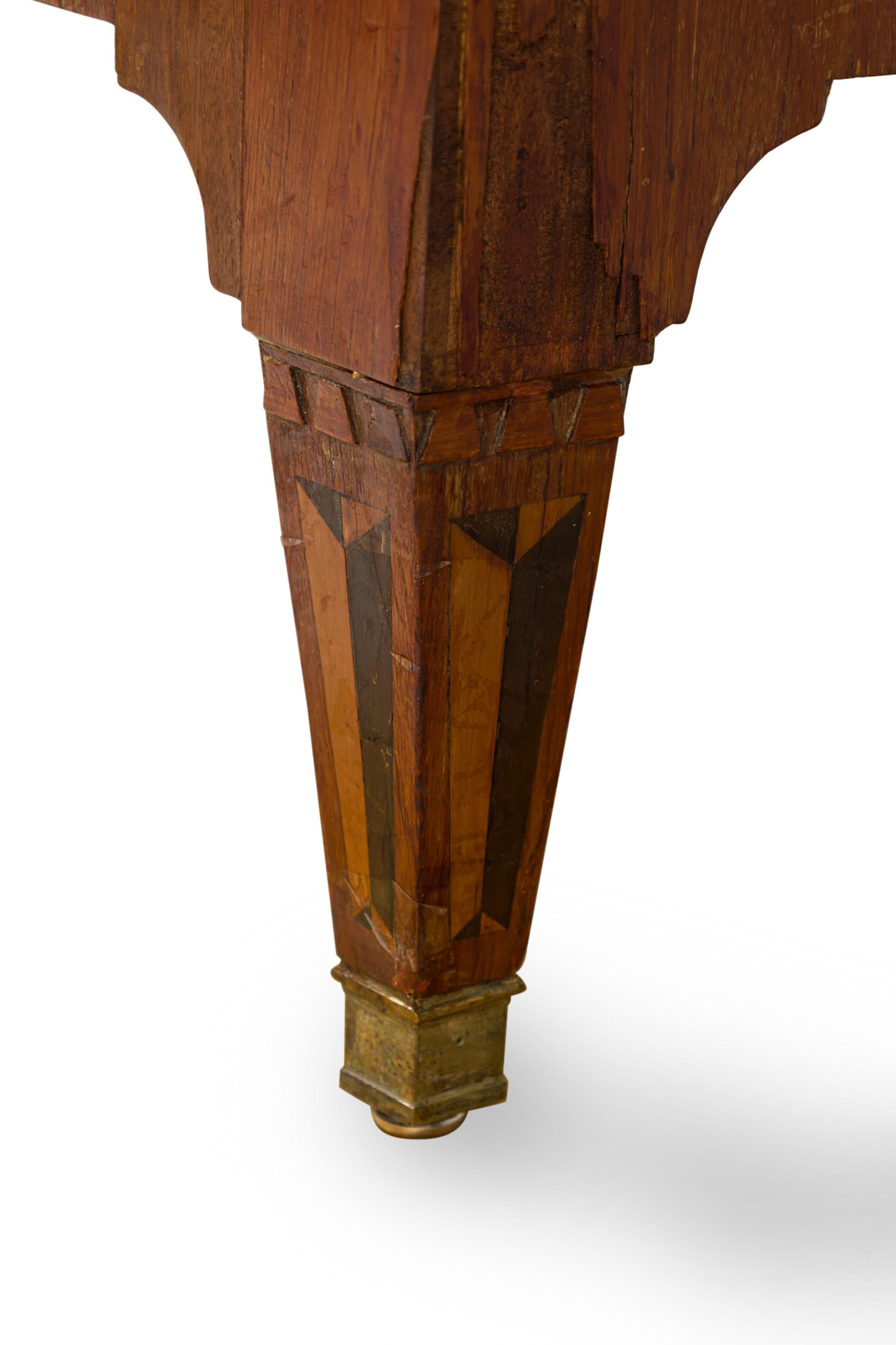 Commode intarsiato Luigi XVI in vendita 3
