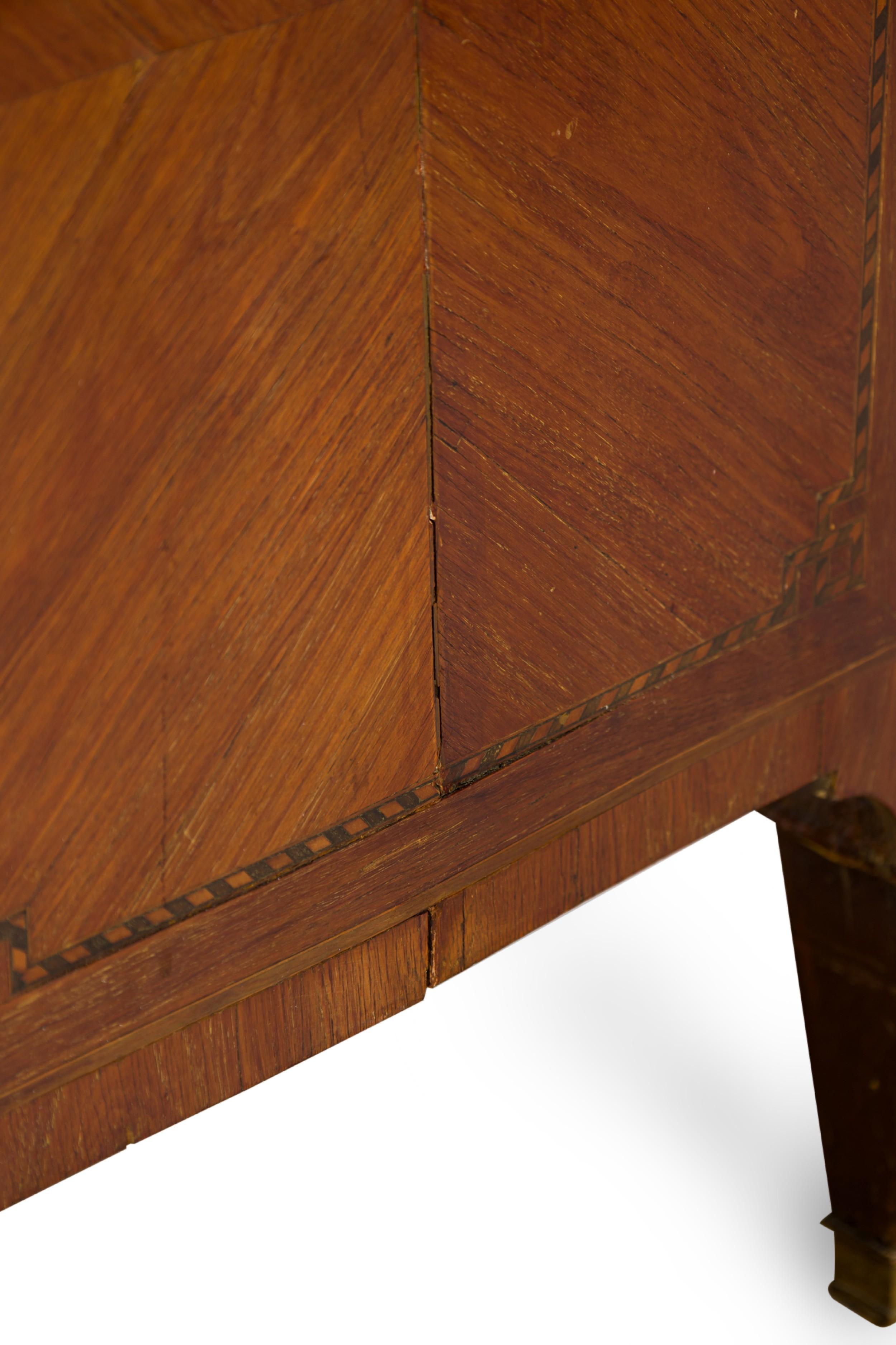 Commode intarsiato Luigi XVI in vendita 5