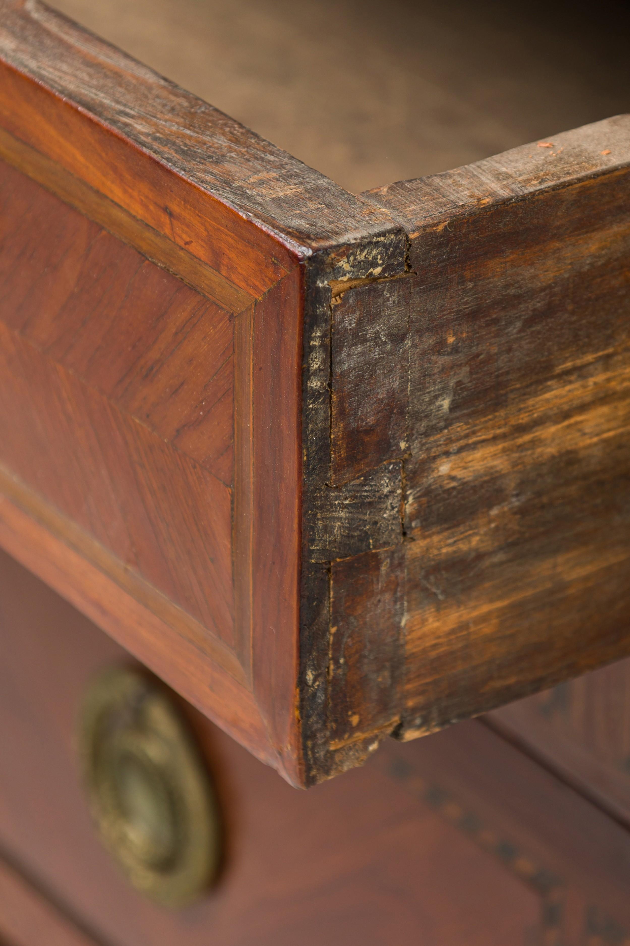 Commode intarsiato Luigi XVI in vendita 7