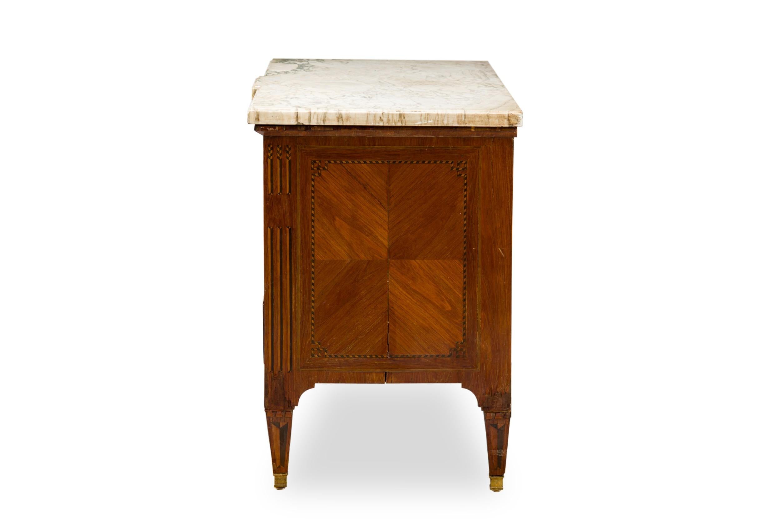 Sconosciuto Commode intarsiato Luigi XVI in vendita