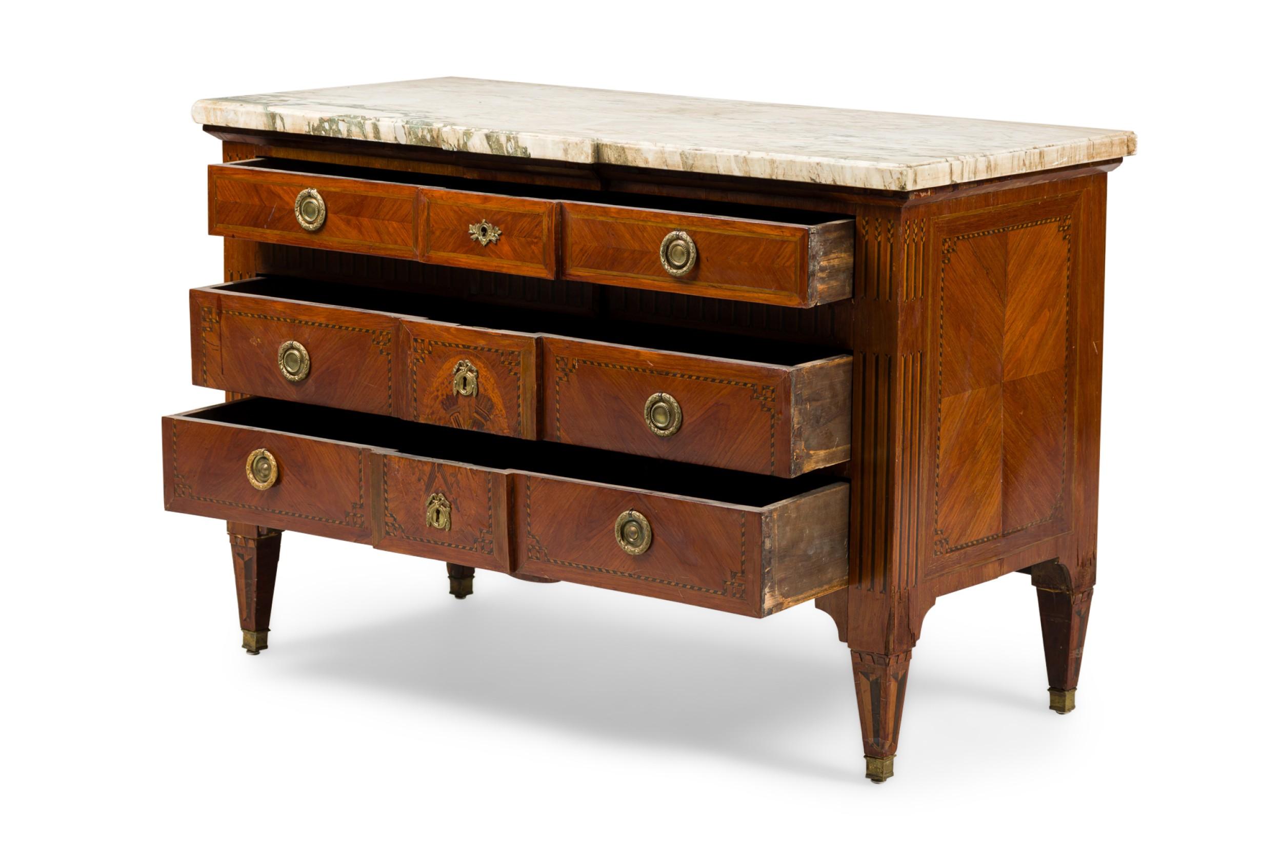 XIX secolo Commode intarsiato Luigi XVI in vendita