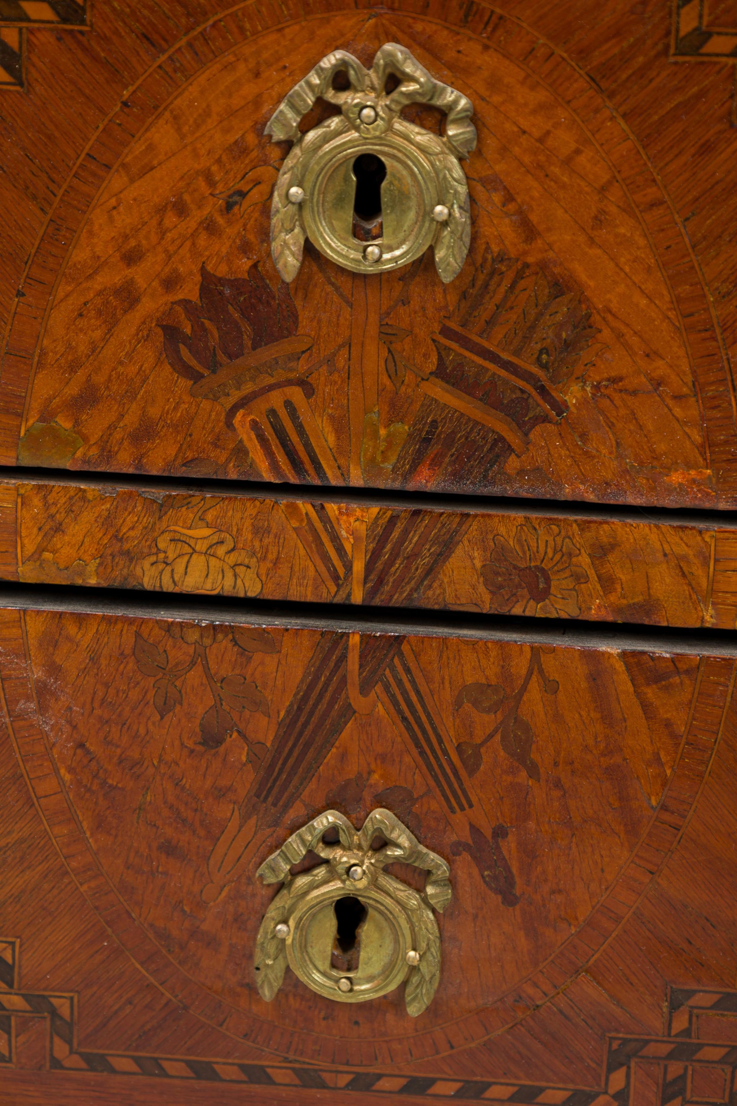 Commode intarsiato Luigi XVI in vendita 2