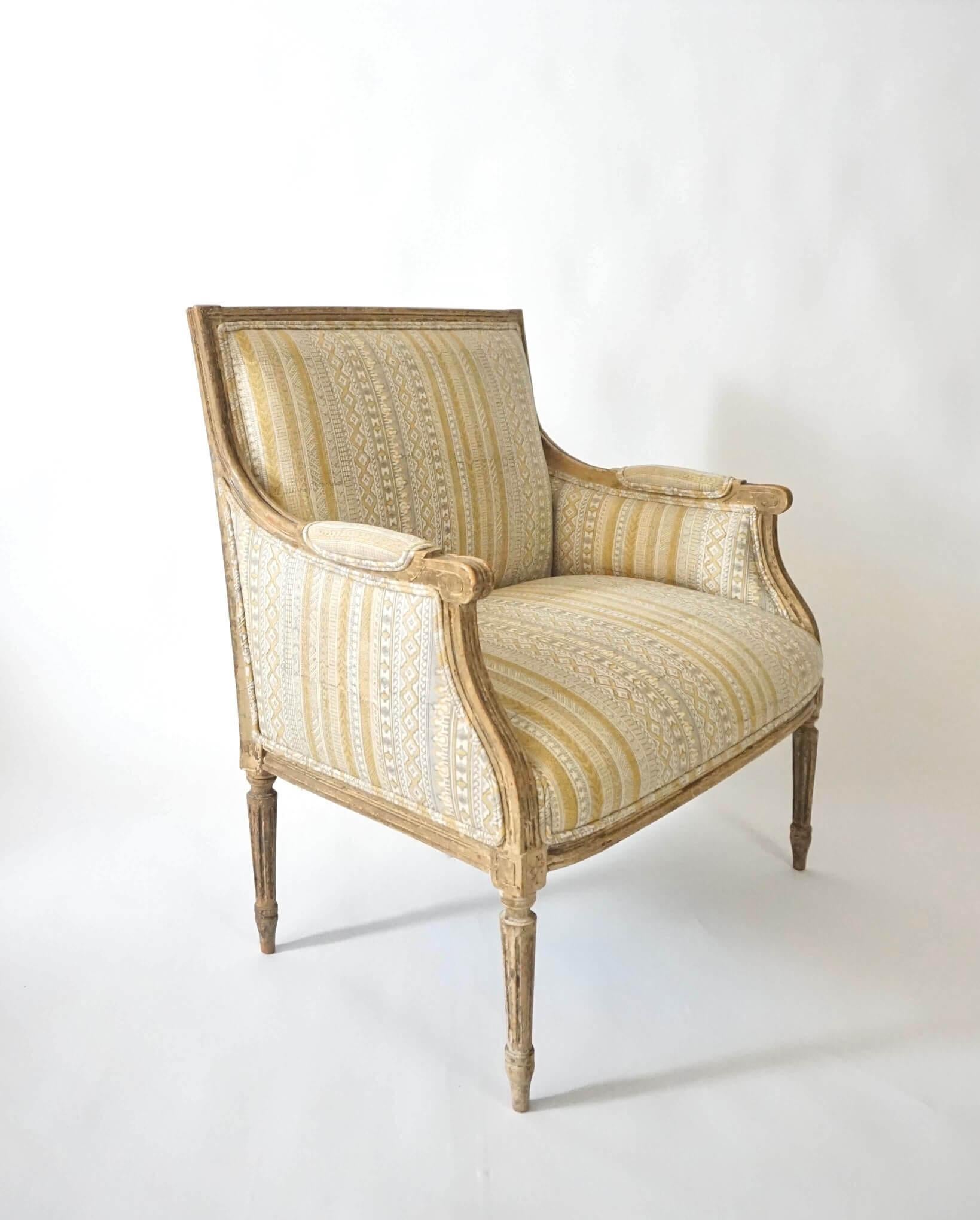 Hand-Carved Louis XVI Marquise or Wide Bergère in Historic Paint, France, circa 1775