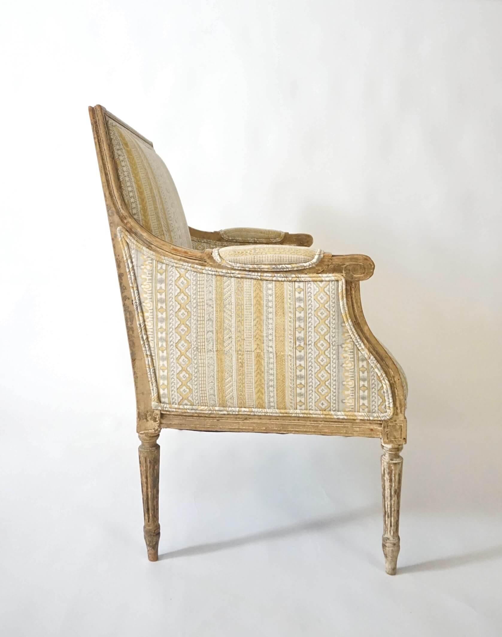 Louis XVI Marquise or Wide Bergère in Historic Paint, France, circa 1775 In Good Condition In Kinderhook, NY