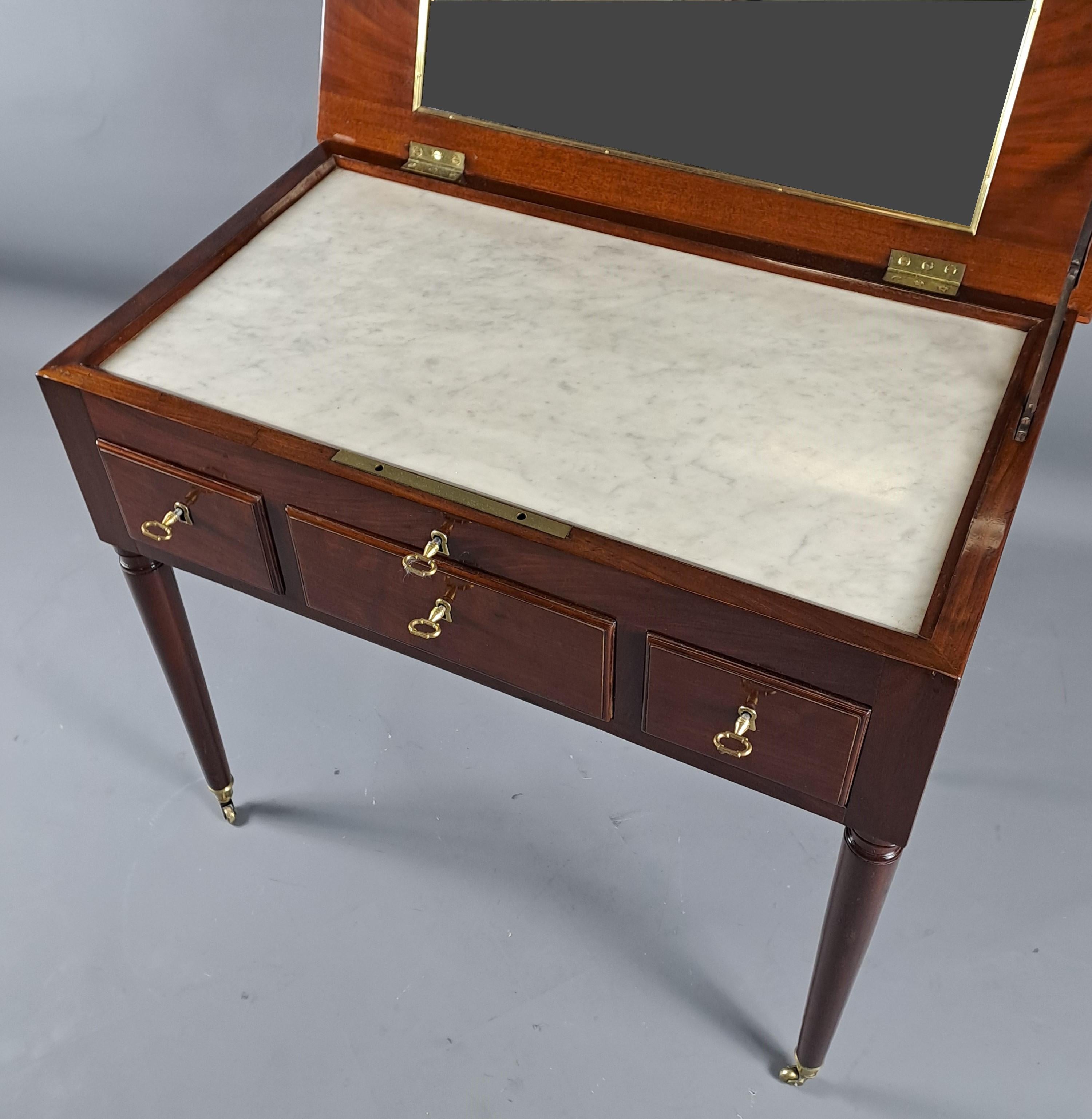 Louis XVI Men's Dressing Table In Cuban Mahogany Stamped Jean-frederic Ratié In In Good Condition For Sale In BARSAC, FR
