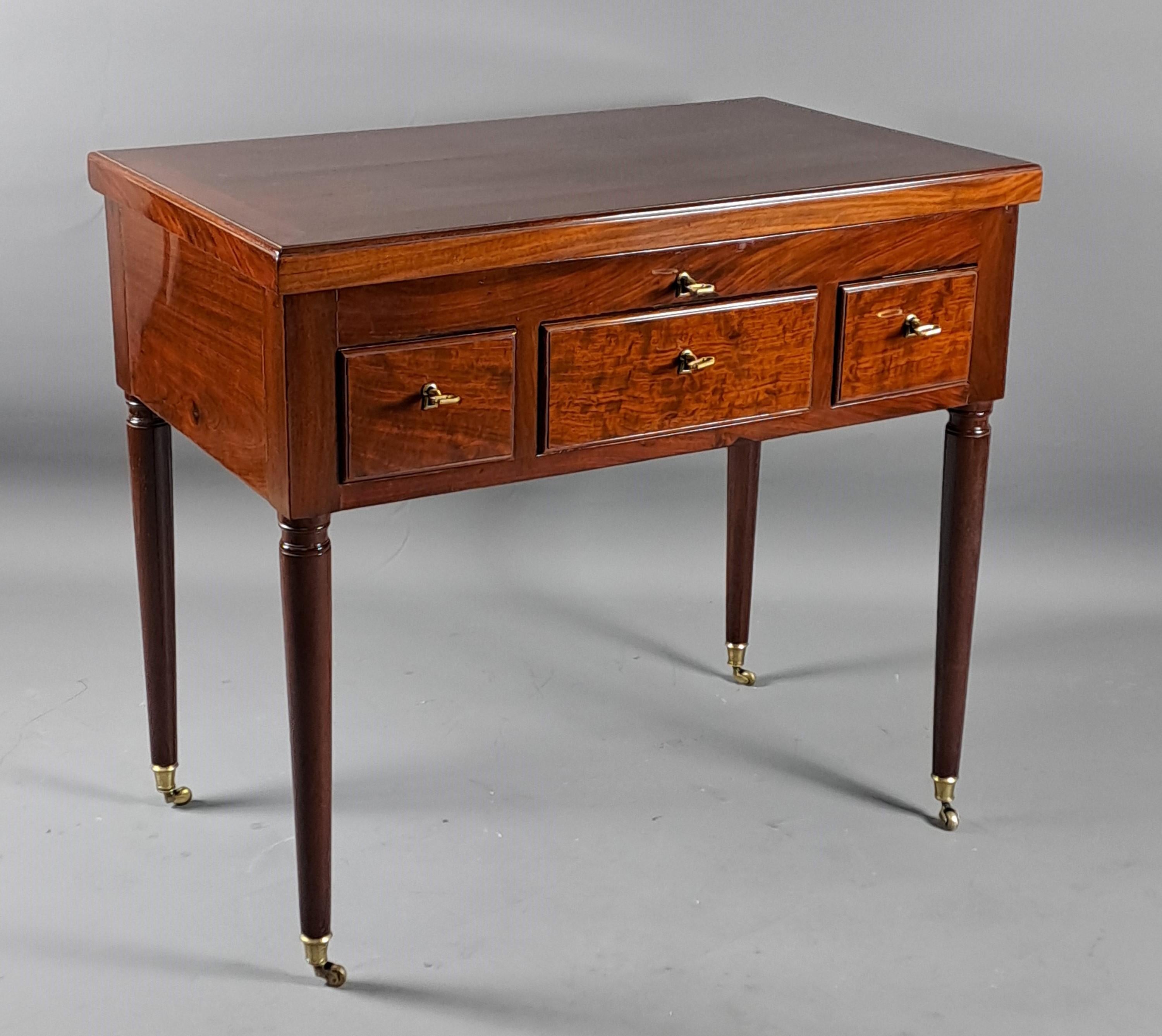 18th Century Louis XVI Men's Dressing Table In Cuban Mahogany Stamped Jean-frederic Ratié In For Sale