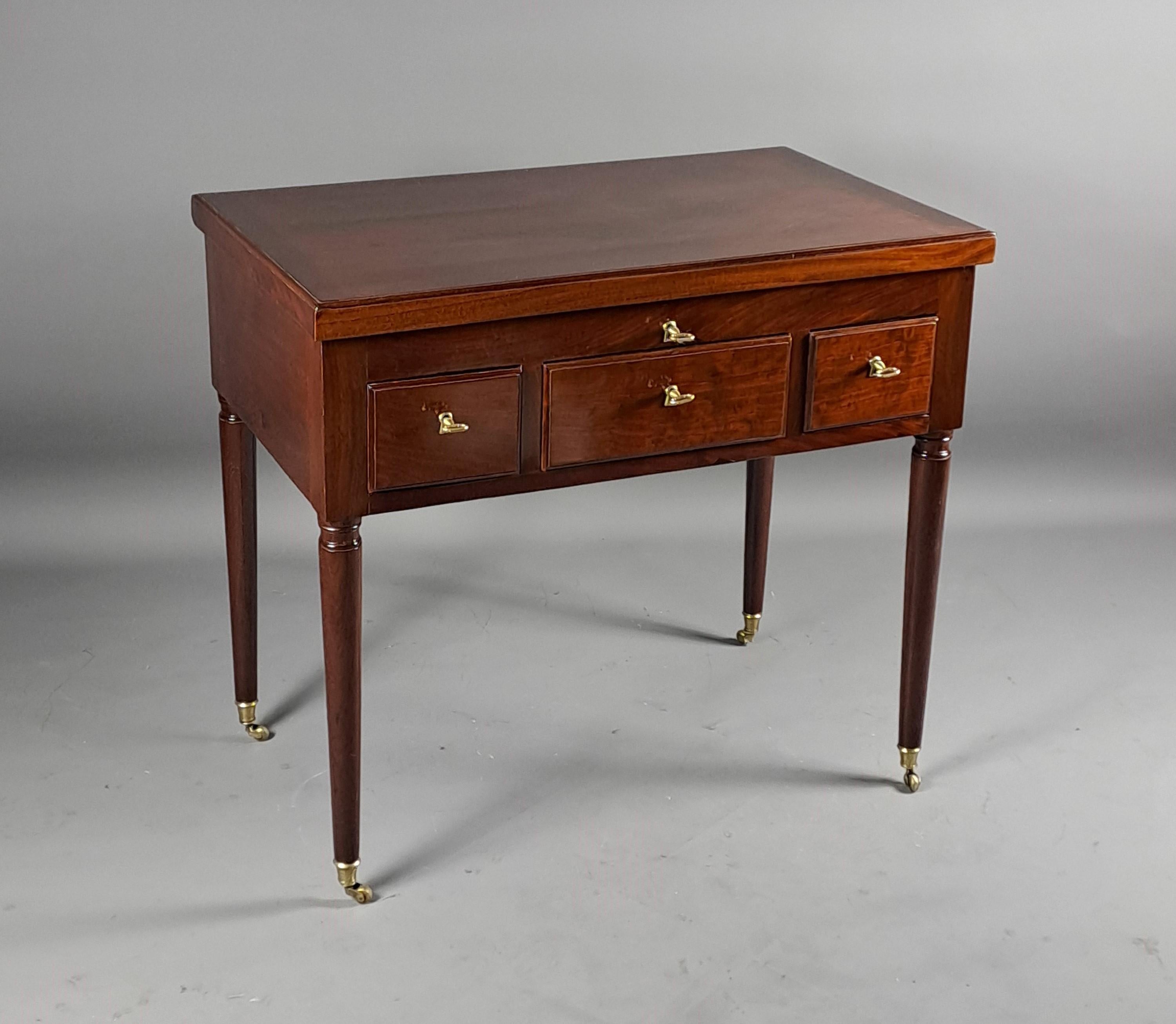 Louis XVI Men's Dressing Table In Cuban Mahogany Stamped Jean-frederic Ratié In For Sale 4