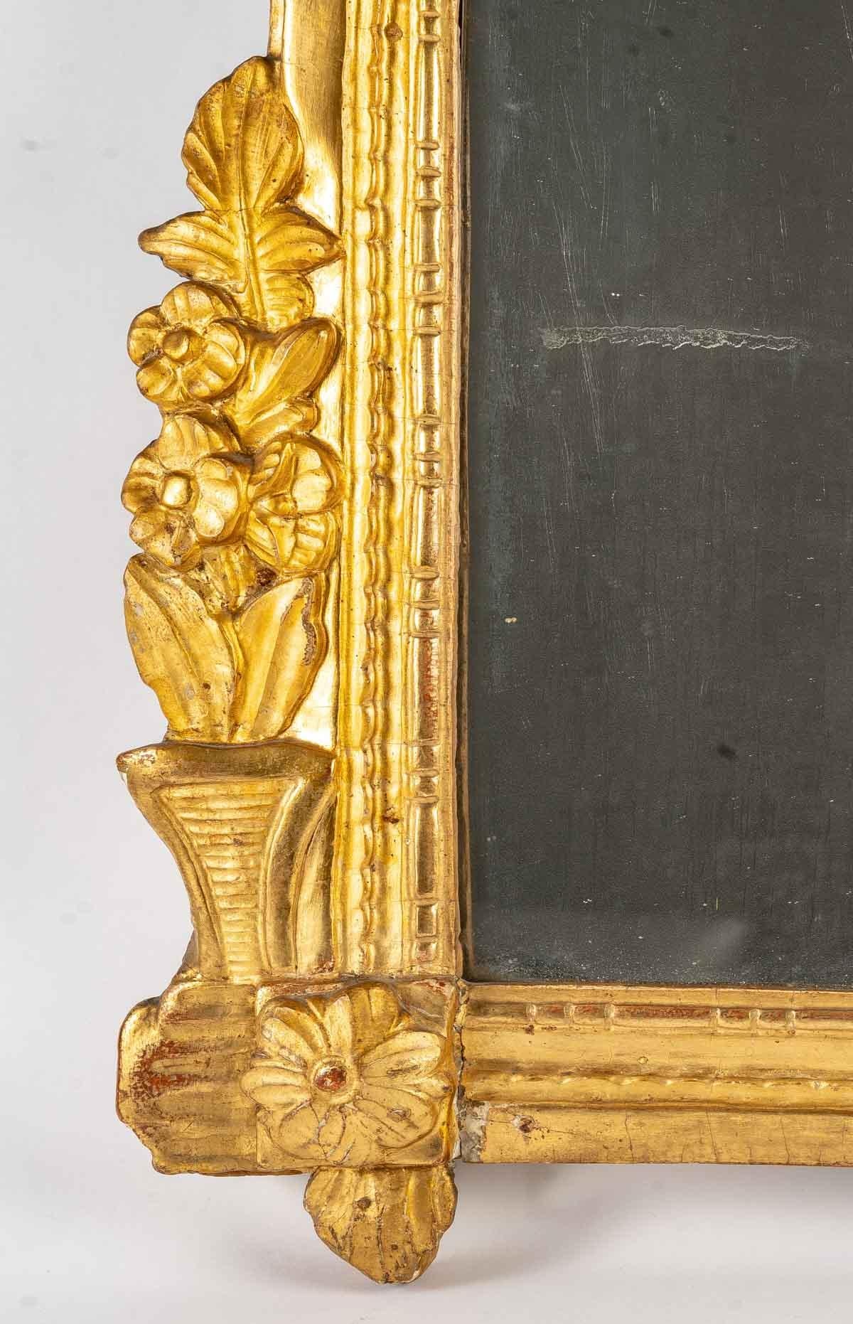 Louis XVI mirror, 18th century.
Measures: H: 110 cm, W: 68 cm.