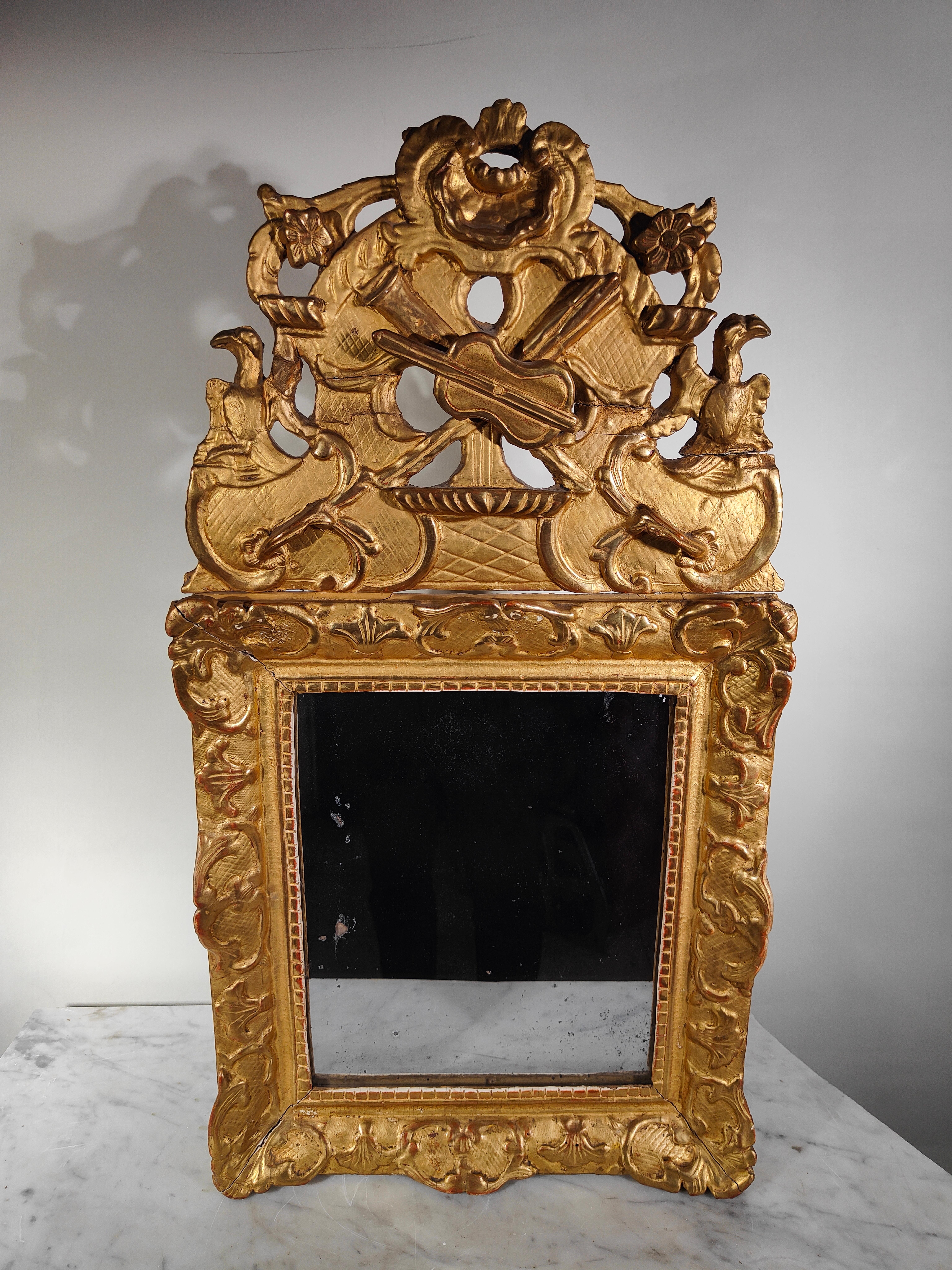 XVIIIe siècle Miroir Louis XVI et bois doré.