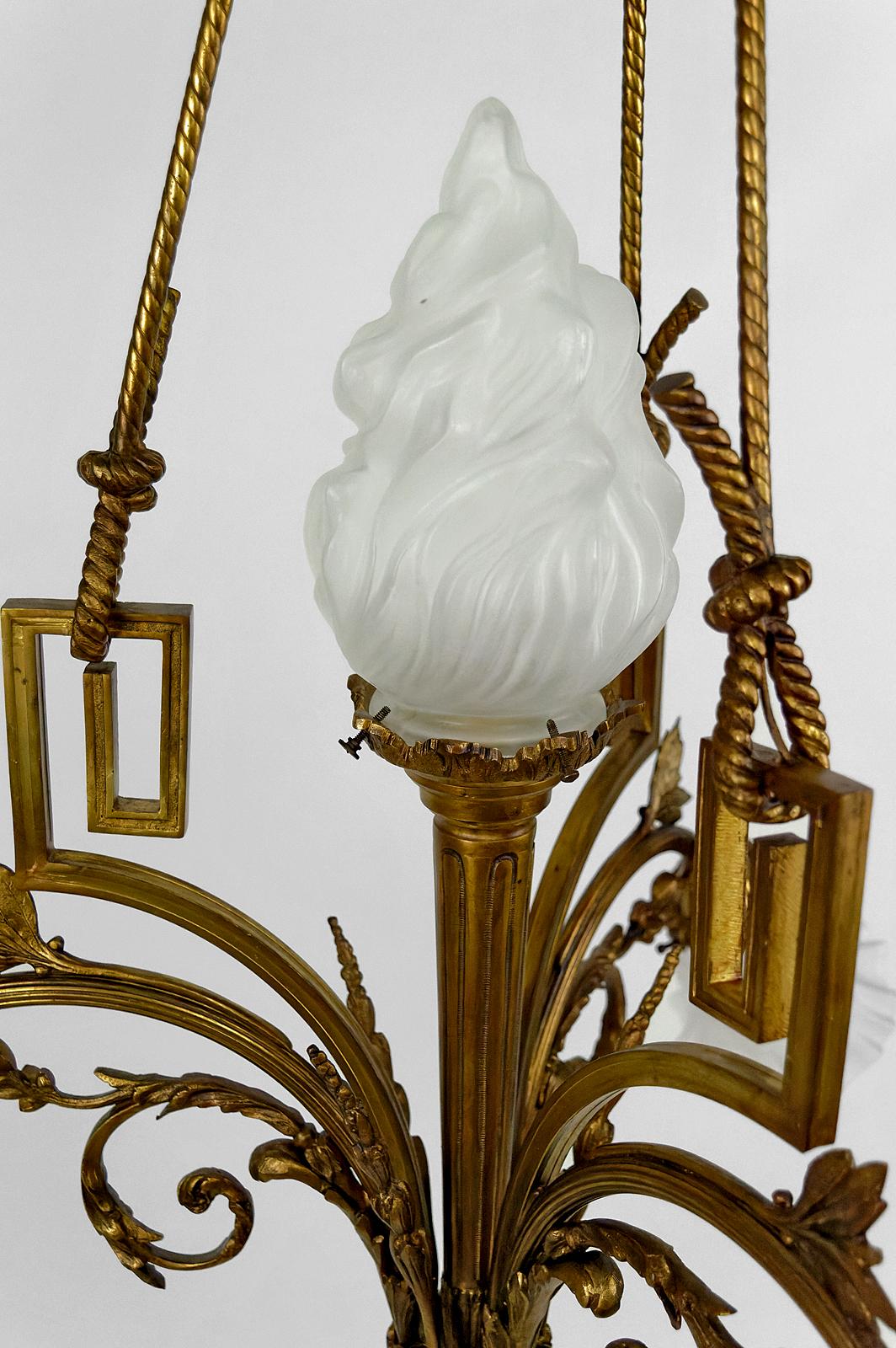 Louis XVI / Neoclassical style chandelier in gilded bronze, France, Circa 1900 For Sale 3