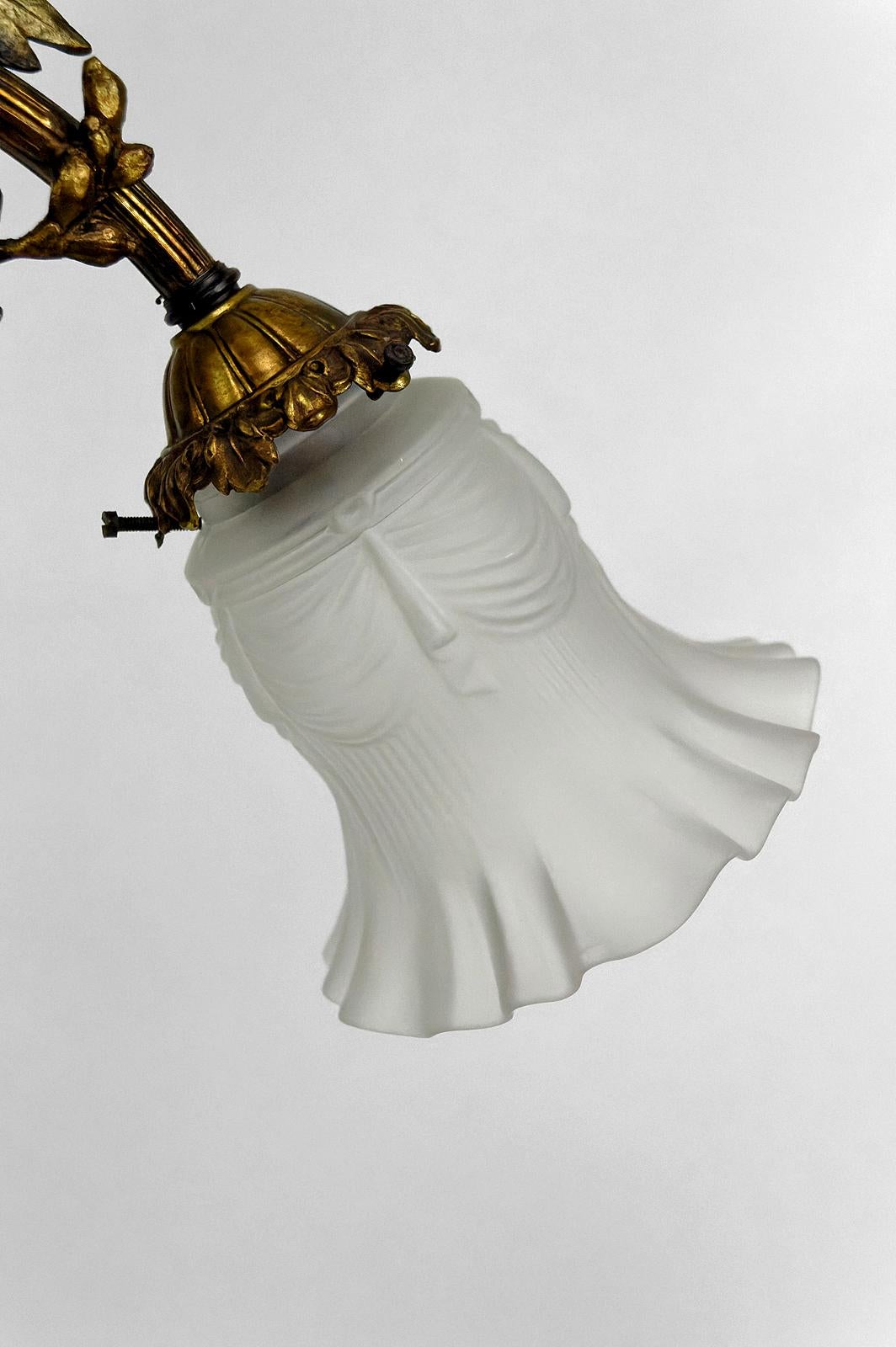 Lampadario in stile Luigi XVI / Neoclassico in bronzo dorato, Francia, Circa 1900 in vendita 4