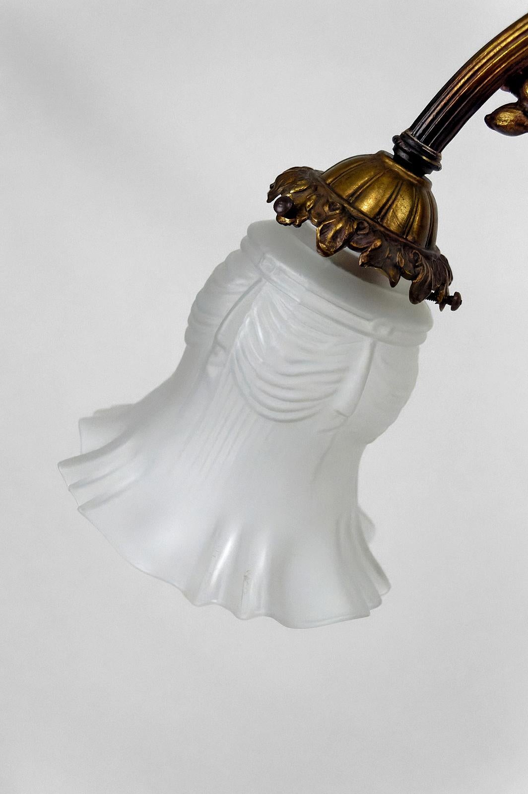 Louis XVI / Neoclassical style chandelier in gilded bronze, France, Circa 1900 For Sale 5