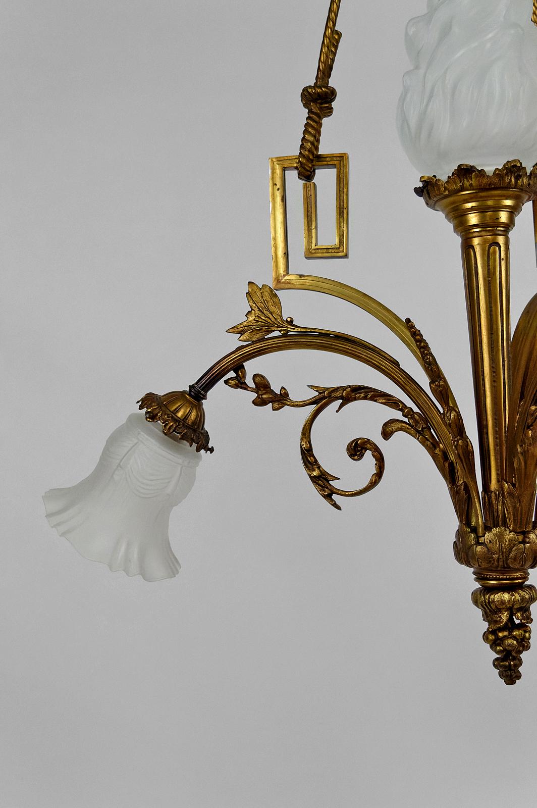 Lustre de style Louis XVI / néoclassique en bronze doré, France, vers 1900 en vente 1