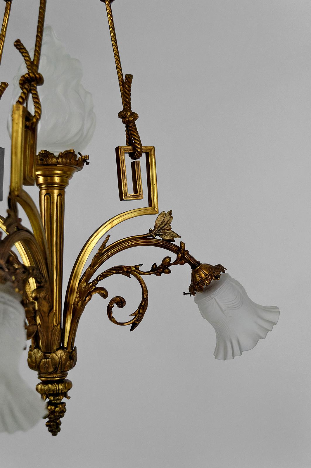 Louis XVI / Neoclassical style chandelier in gilded bronze, France, Circa 1900 For Sale 2
