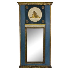 Miroir Trumeau néoclassique Louis XVI peint en bleu avec médaillon doré