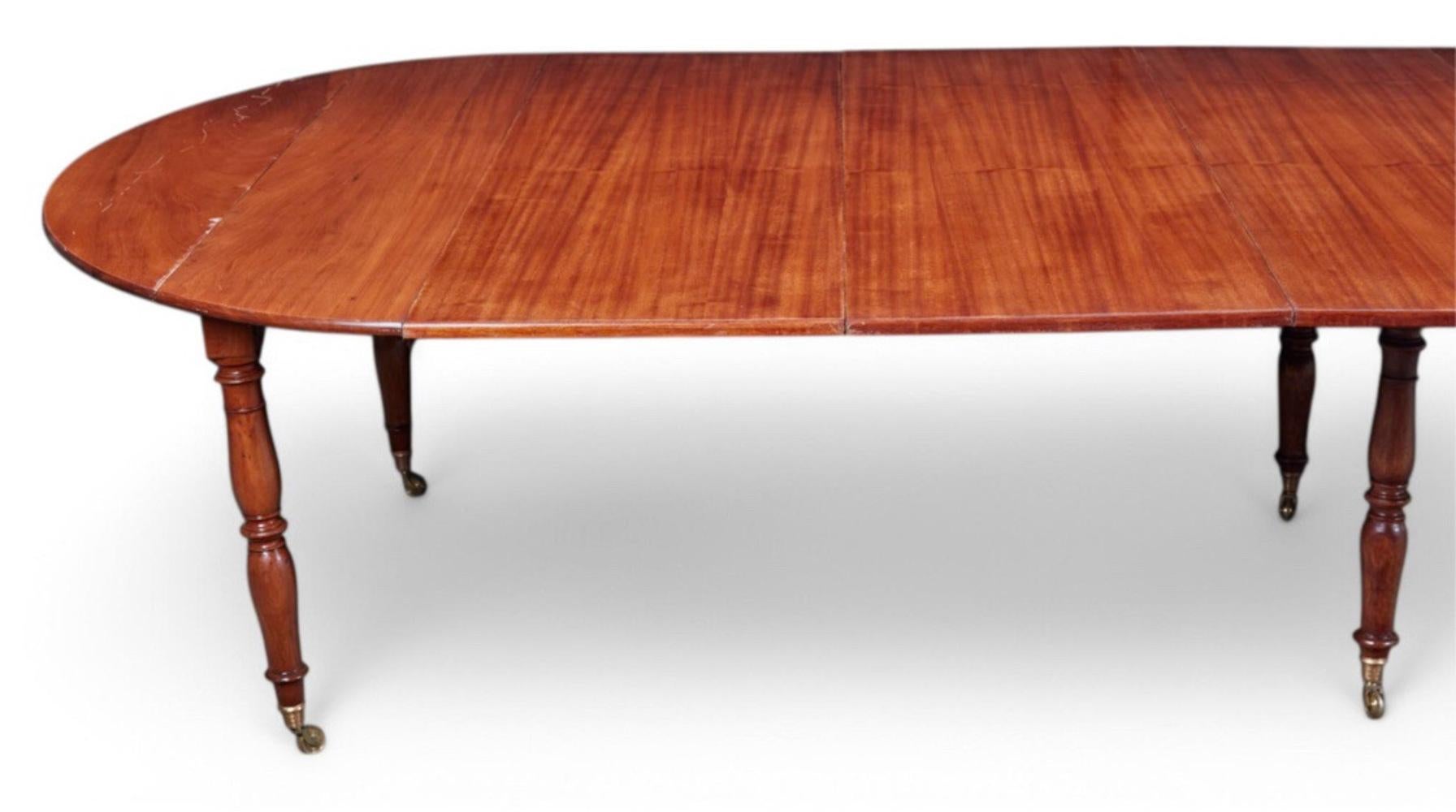 Neoclassical Louis XVI or Directoire Mahogany Extending Dining Table For Sale