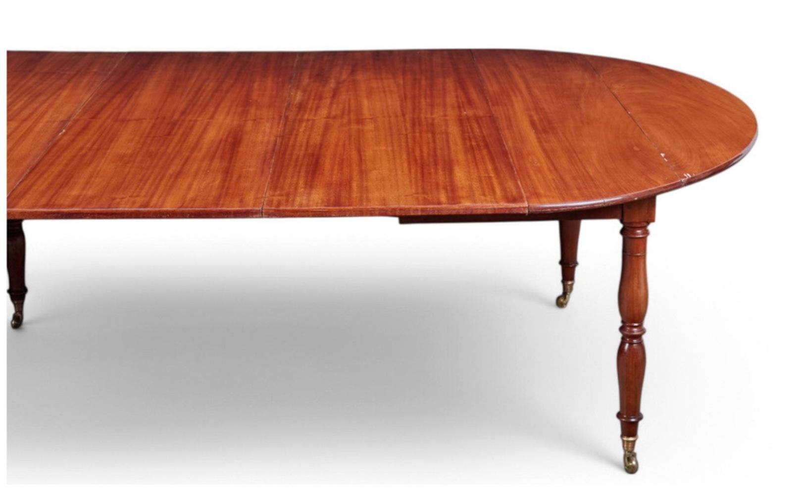 French Louis XVI or Directoire Mahogany Extending Dining Table For Sale