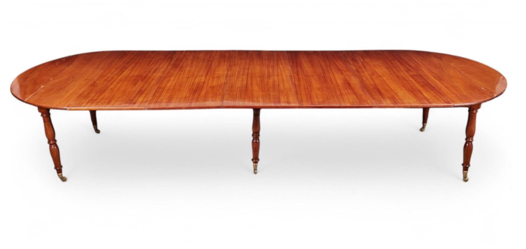 Louis XVI or Directoire Mahogany Extending Dining Table In Good Condition For Sale In Pasadena, CA