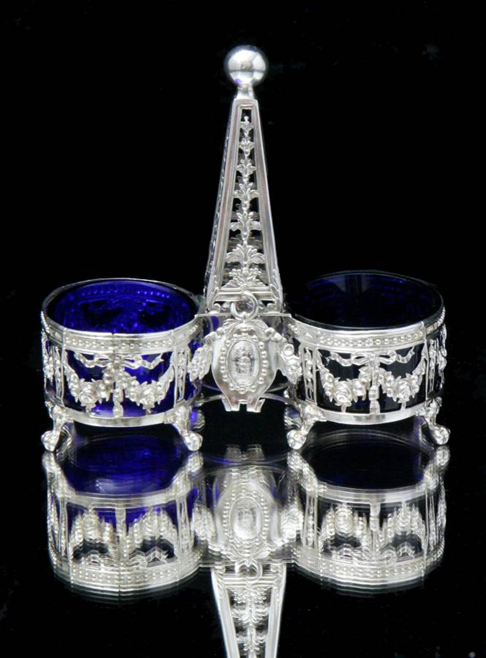 XVIIIe siècle Louis XVI - Original Français du 18ème siècle en Argent Sterling Salières et Moutardes en vente