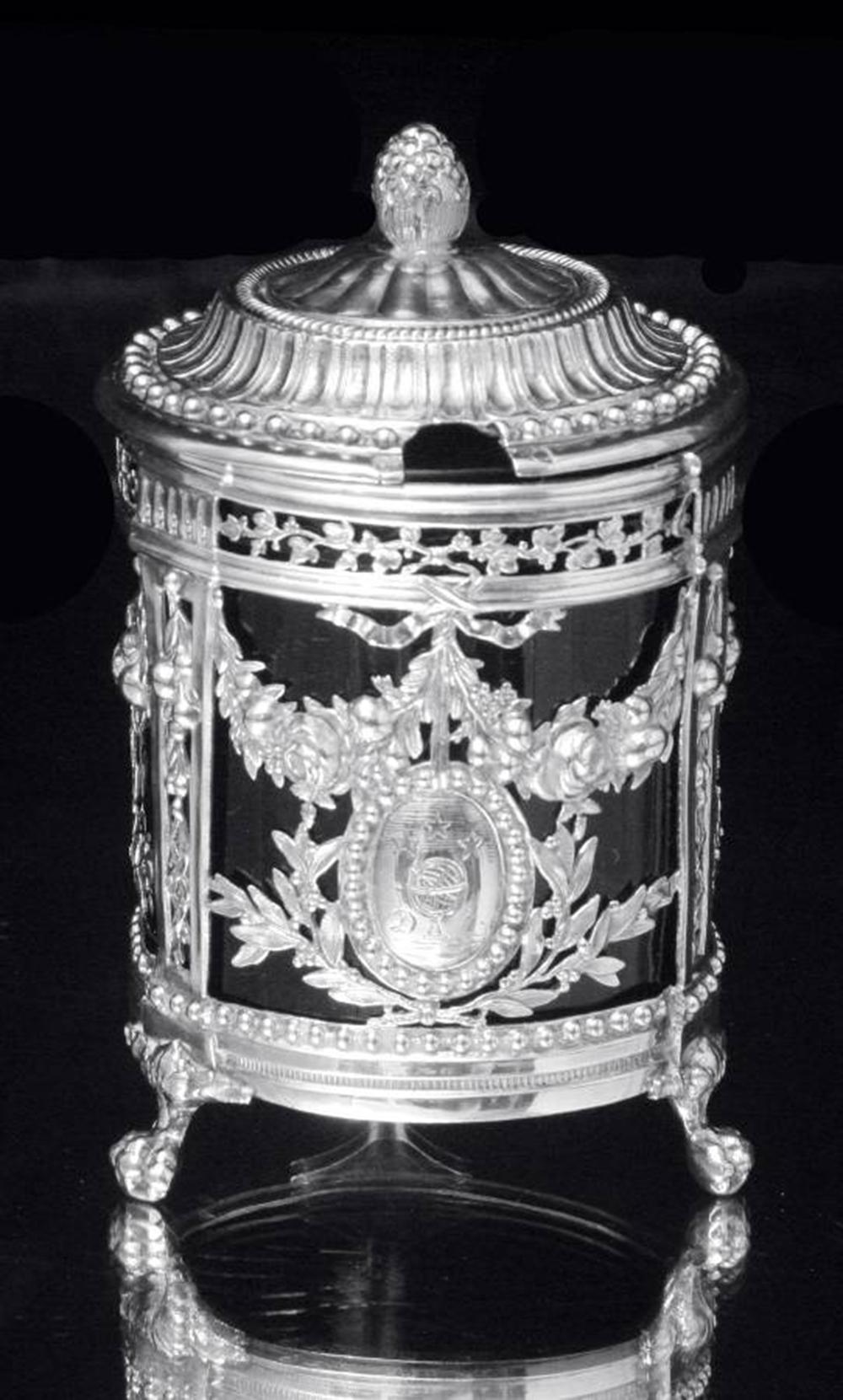 Argent sterling Louis XVI - Original Français du 18ème siècle en Argent Sterling Salières et Moutardes en vente