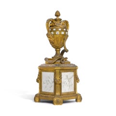 Orologio da tavolo Luigi XVI in ormolu e porcellana di Sèvres di Antoine Crosnier