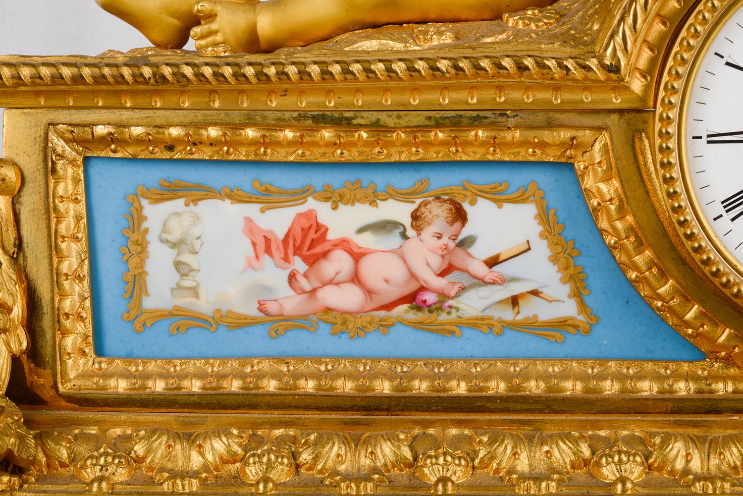 Kaminuhr im Stil von Louis XVI., Goldbronze und Sevres, 19. Jahrhundert im Angebot 3
