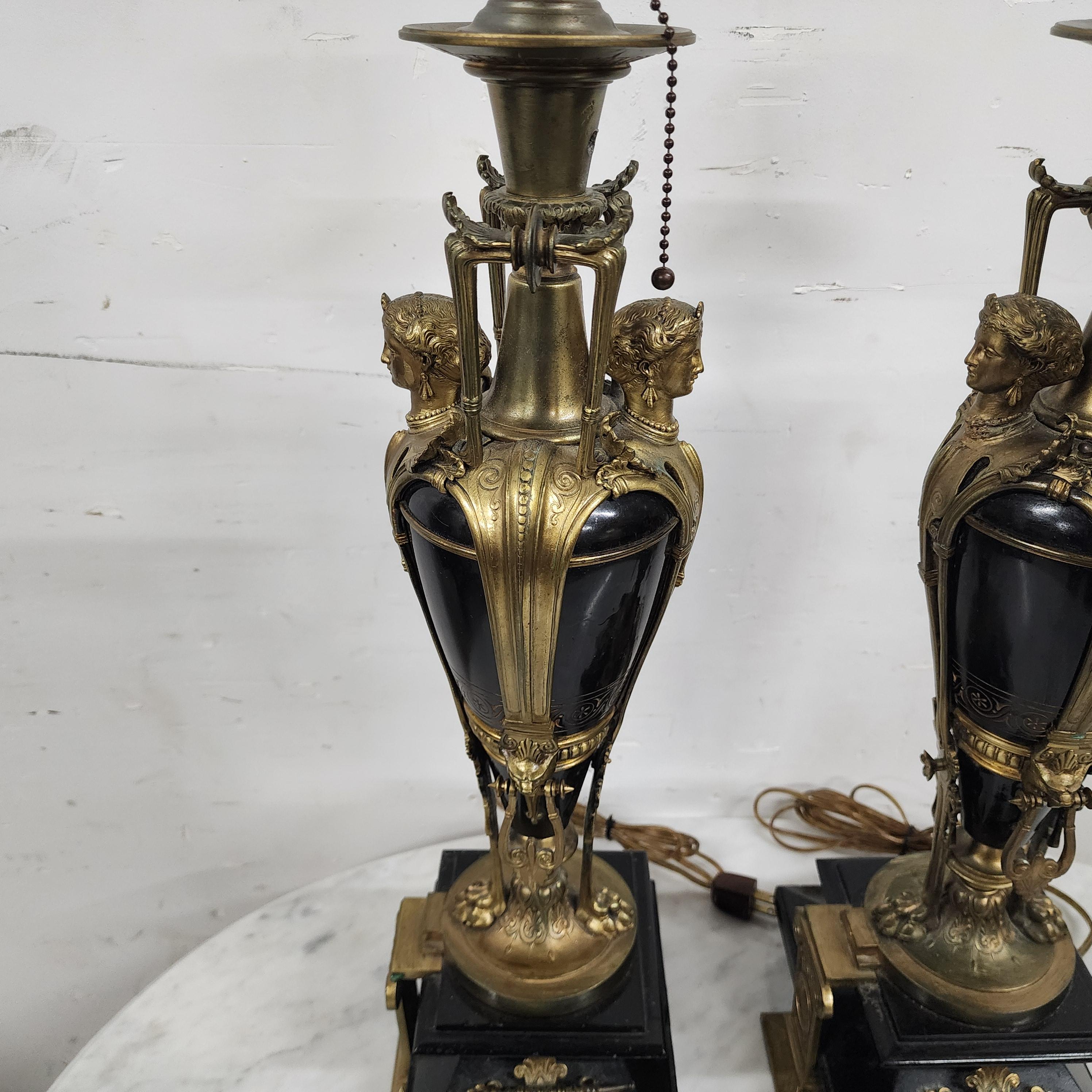 Lampade Luigi XVI in ormolu e onice nero in vendita 5